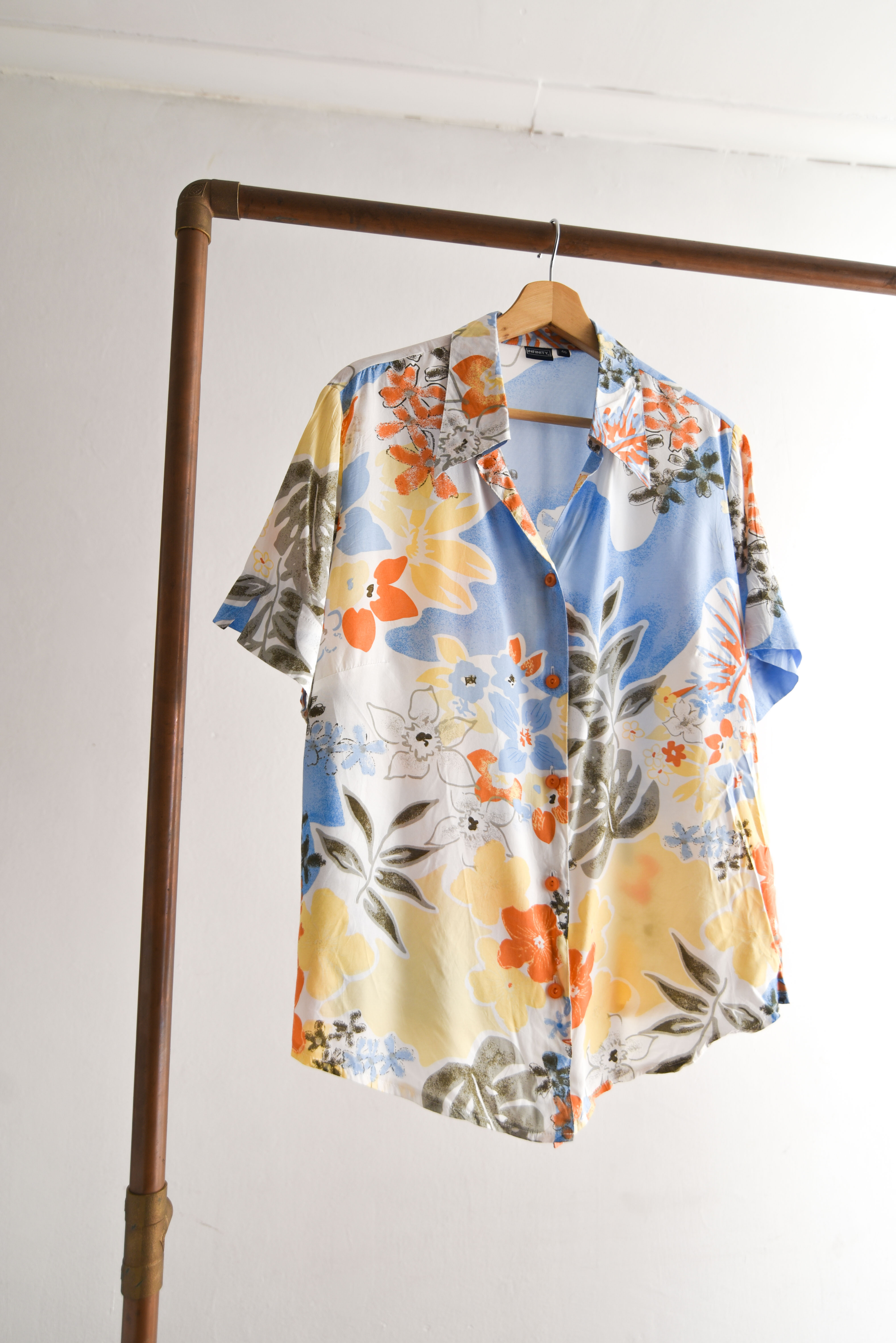 Camisa celeste tropical