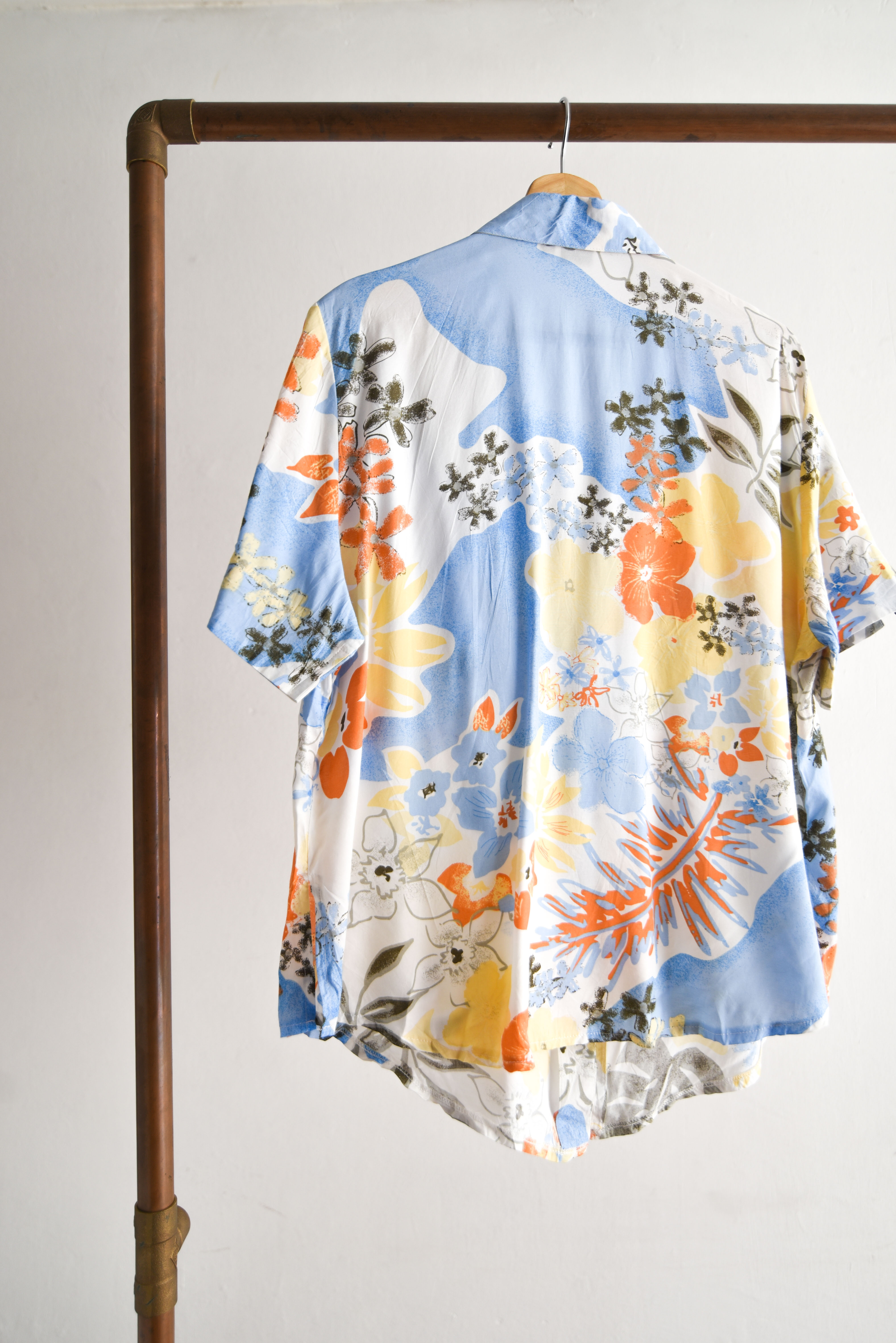 Camisa celeste tropical