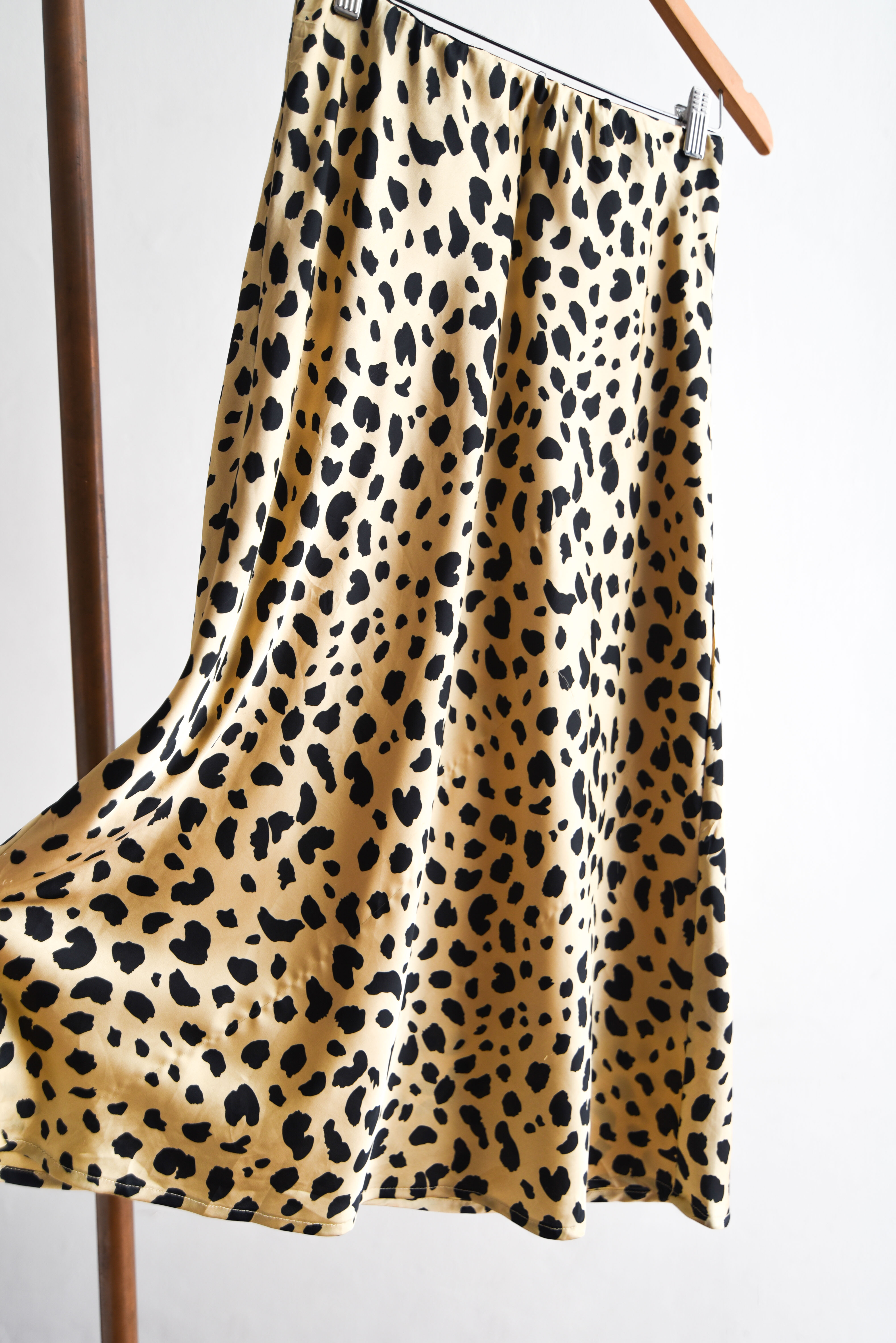 Maxi falda satín animal print