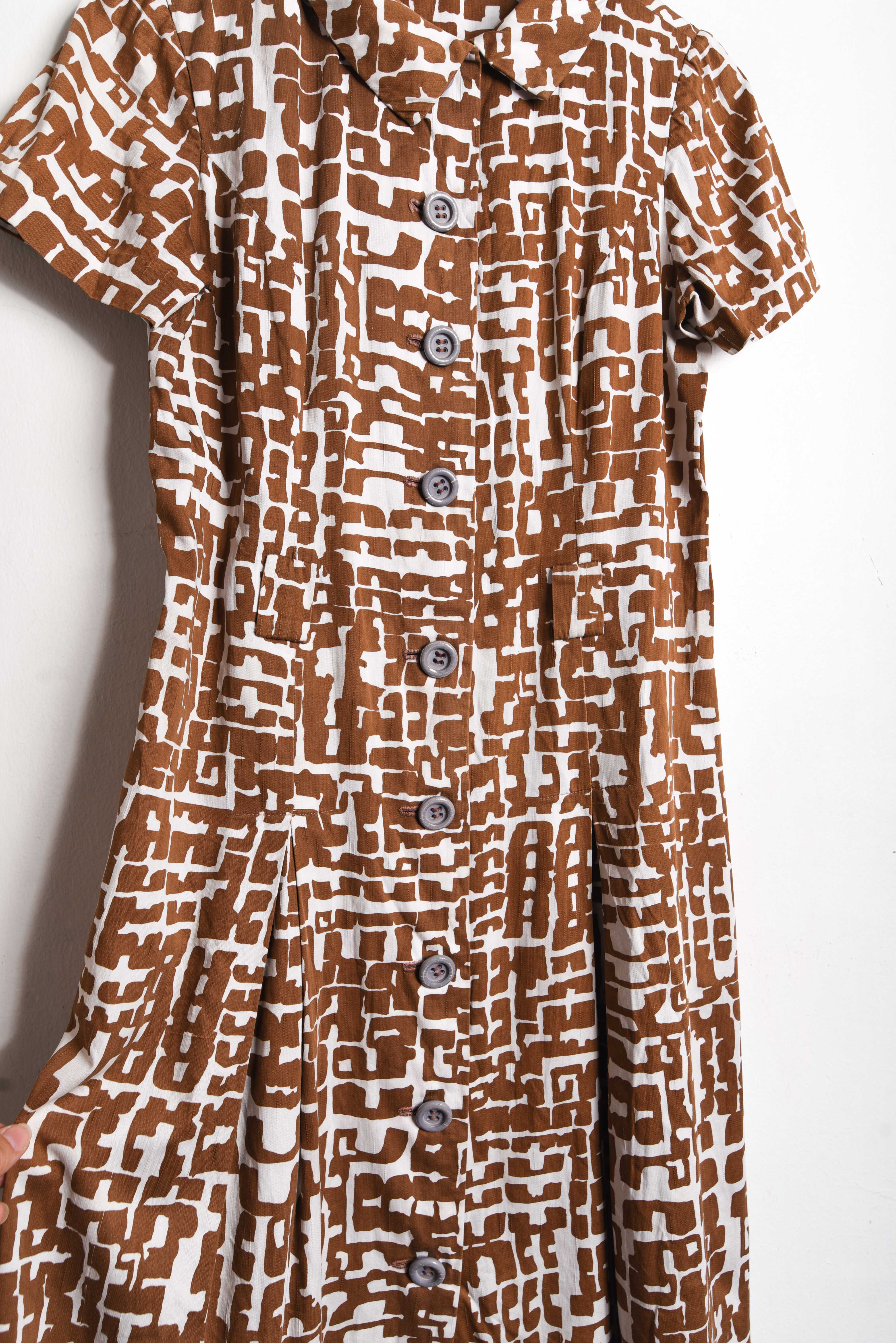 Vestido café 60s botones