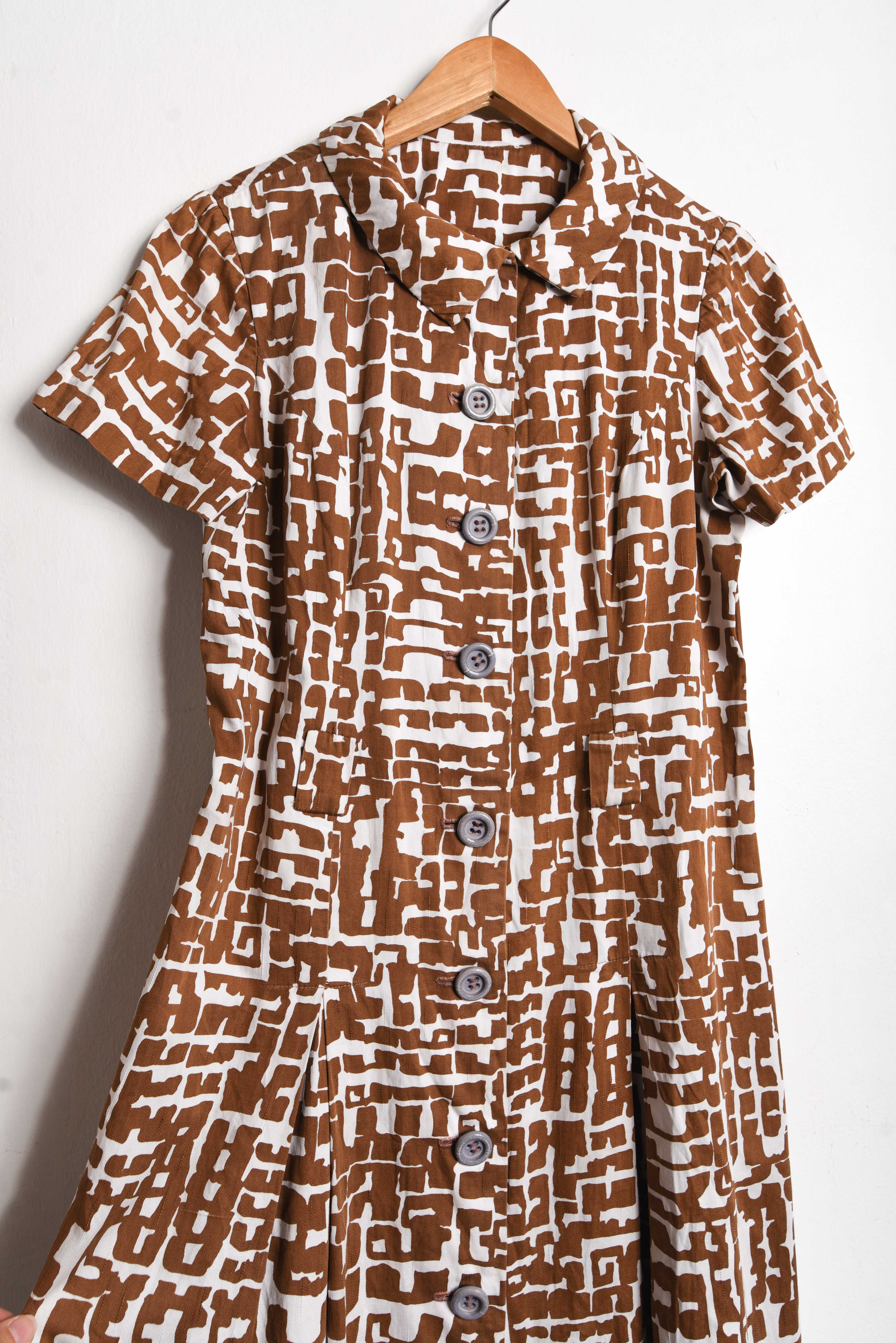 Vestido café 60s botones