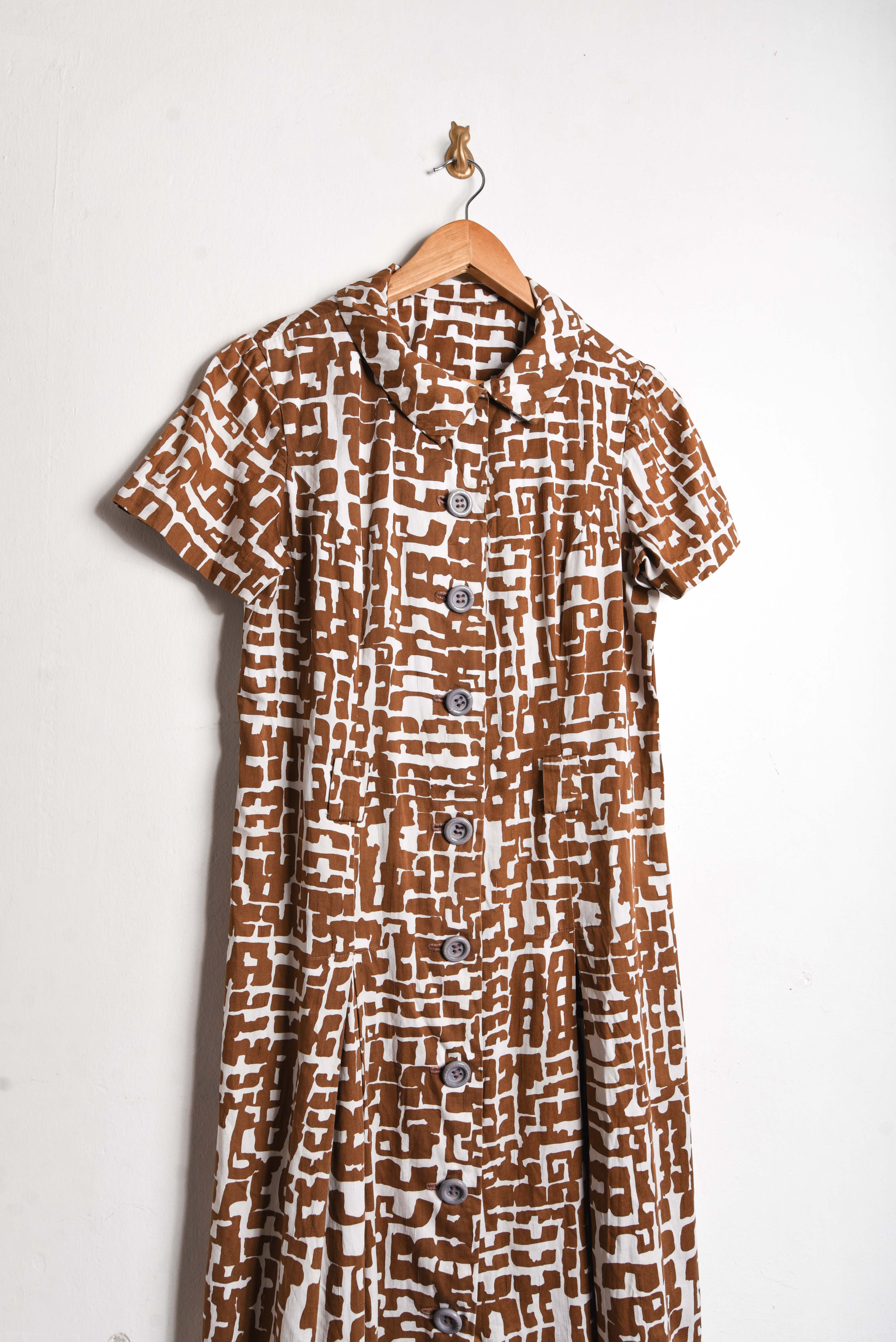 Vestido café 60s botones