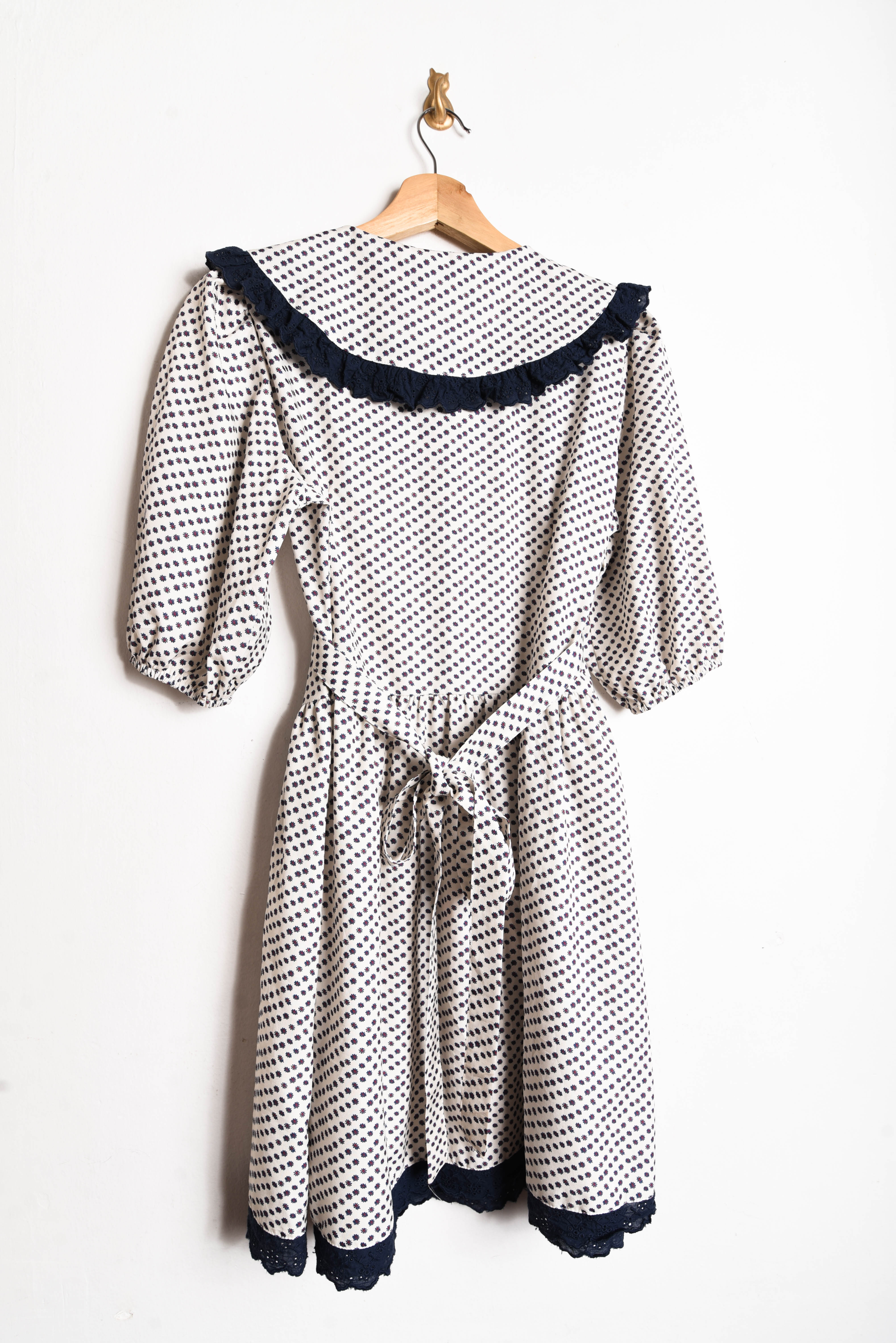 Vestido floral cuello bobo