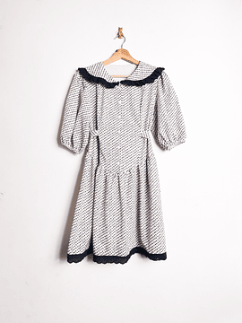 Vestido floral cuello bobo