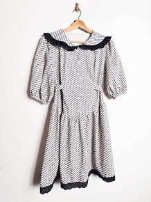 Vestido floral cuello bobo