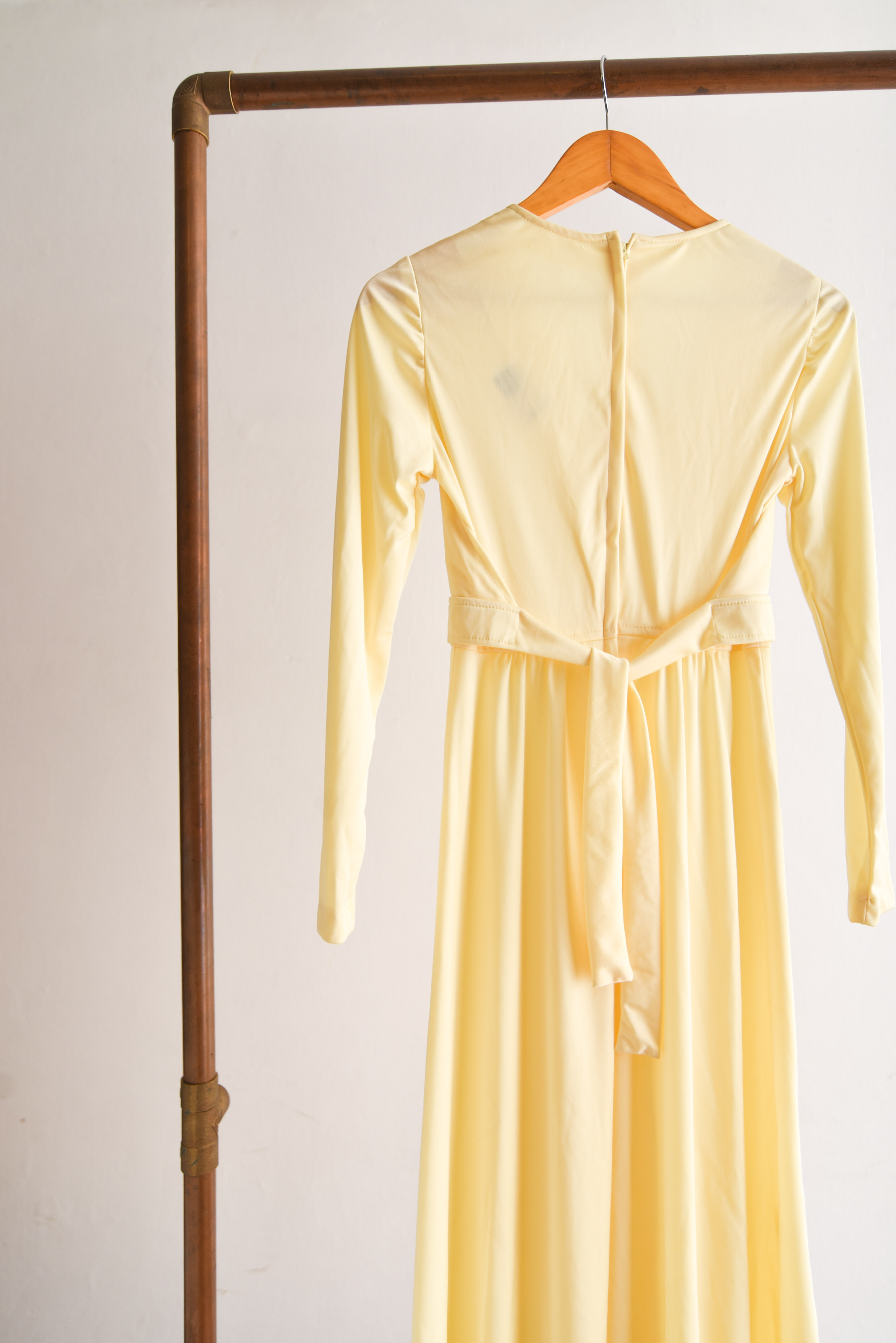 Vestido amarillo pastel 1970s