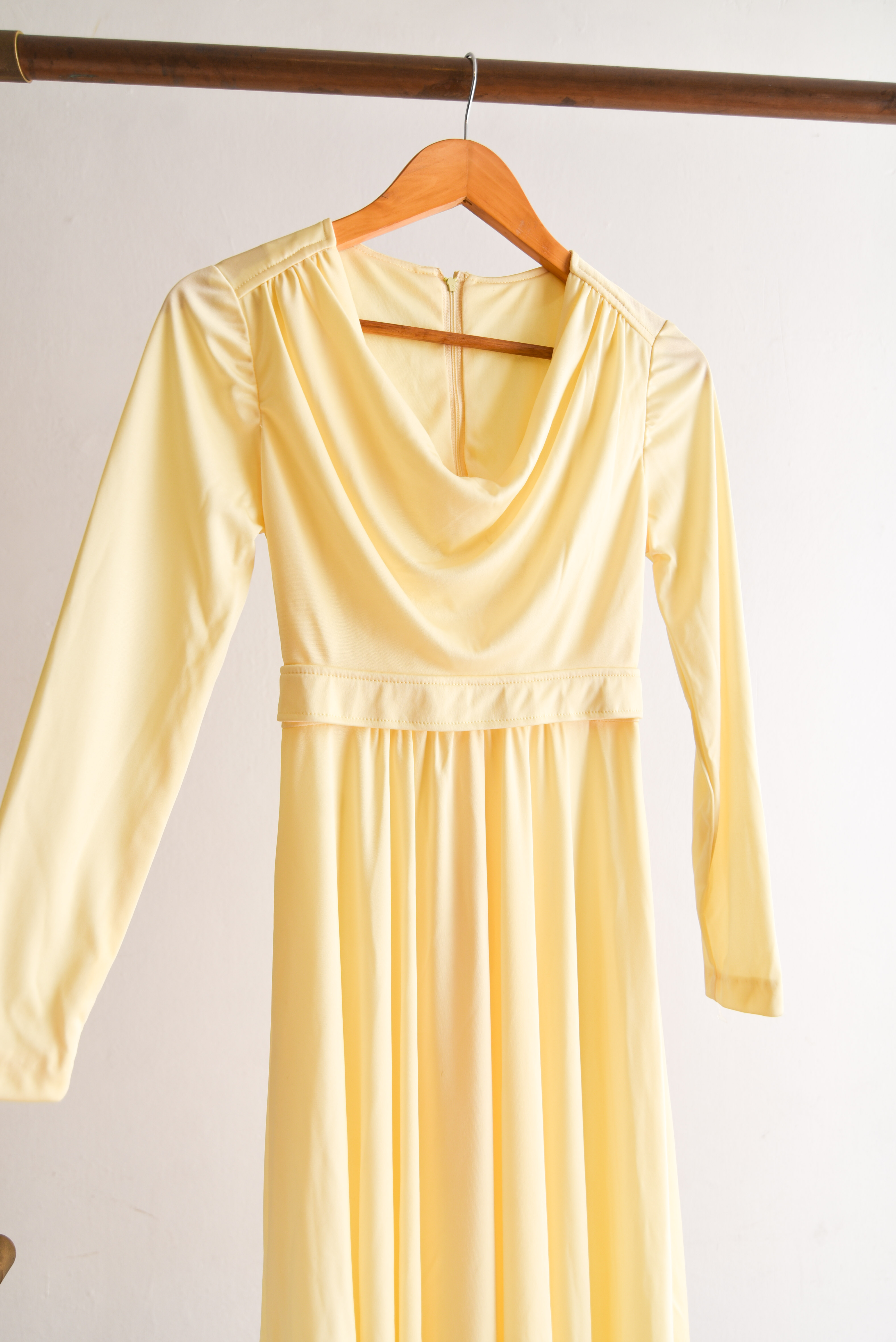 Vestido amarillo pastel 1970s