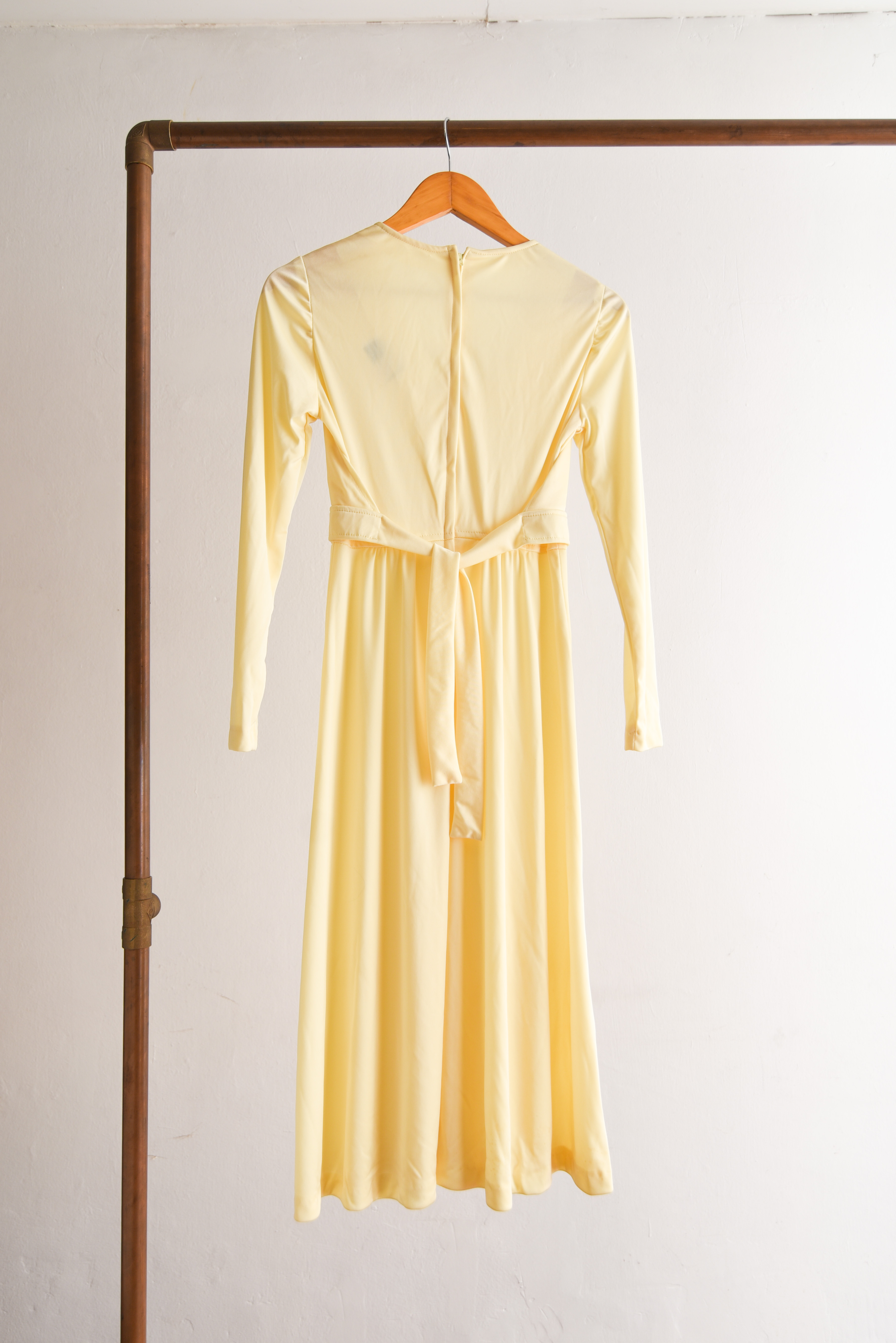 Vestido amarillo pastel 1970s