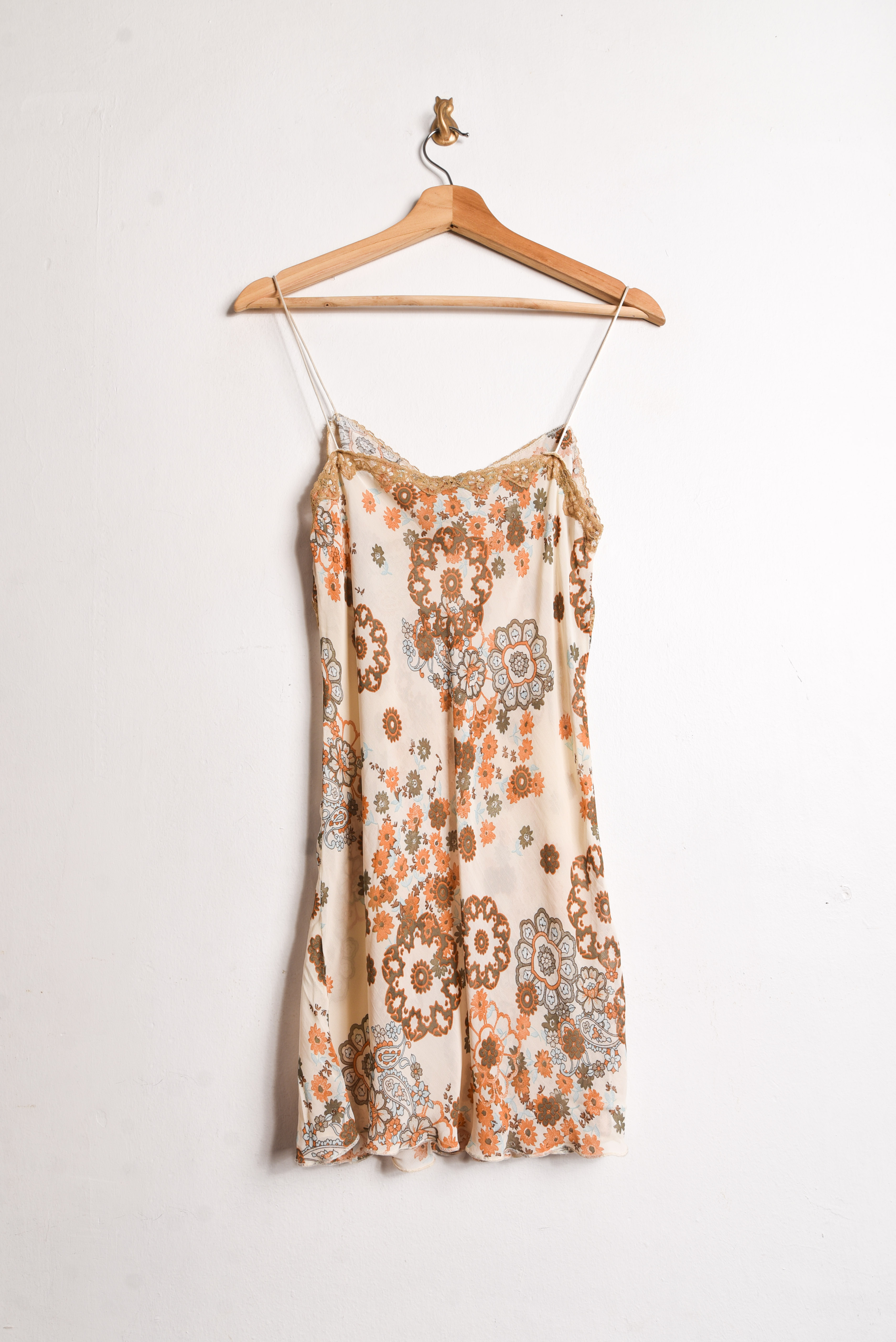 Vestido lencero marfil paisley