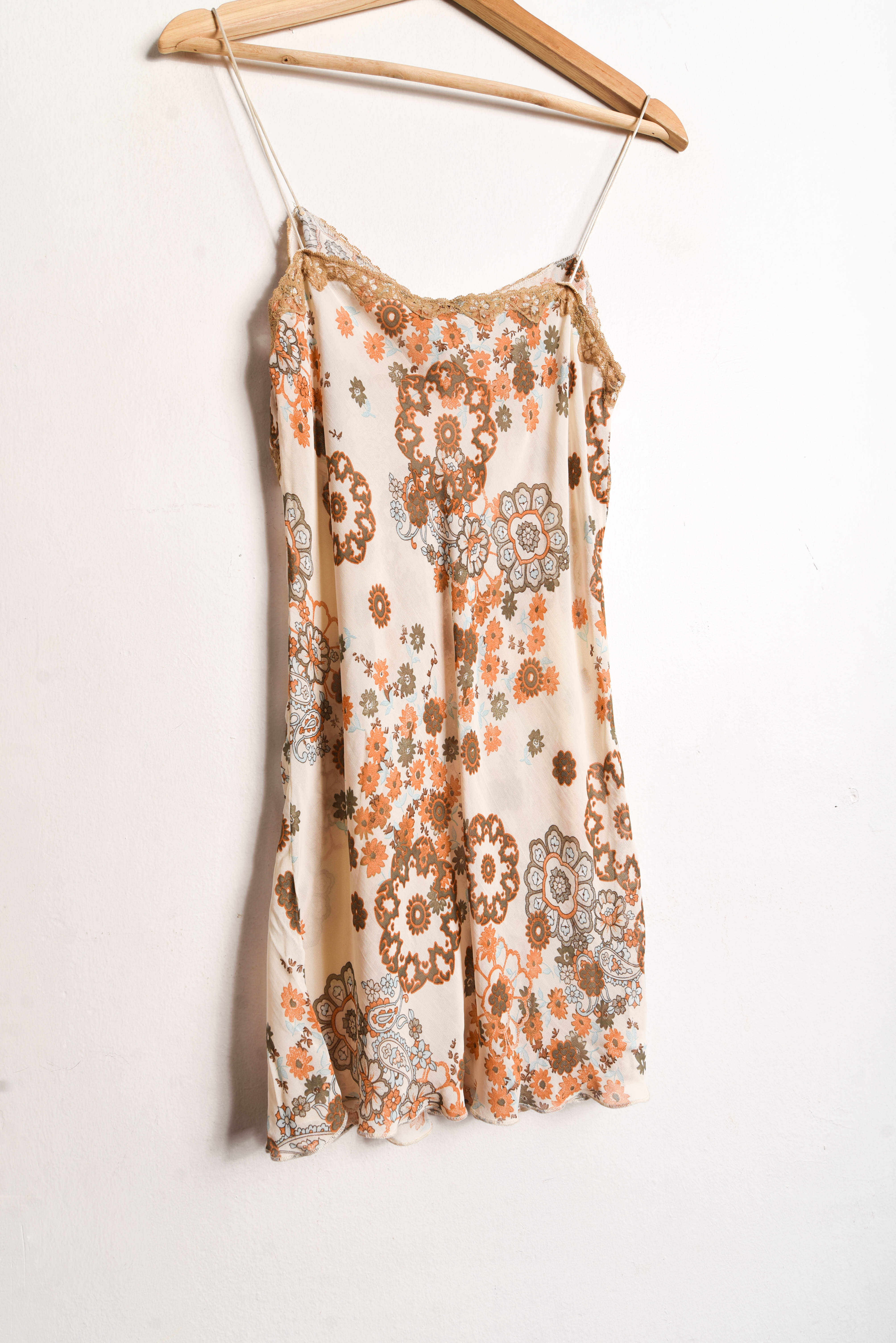 Vestido lencero marfil paisley