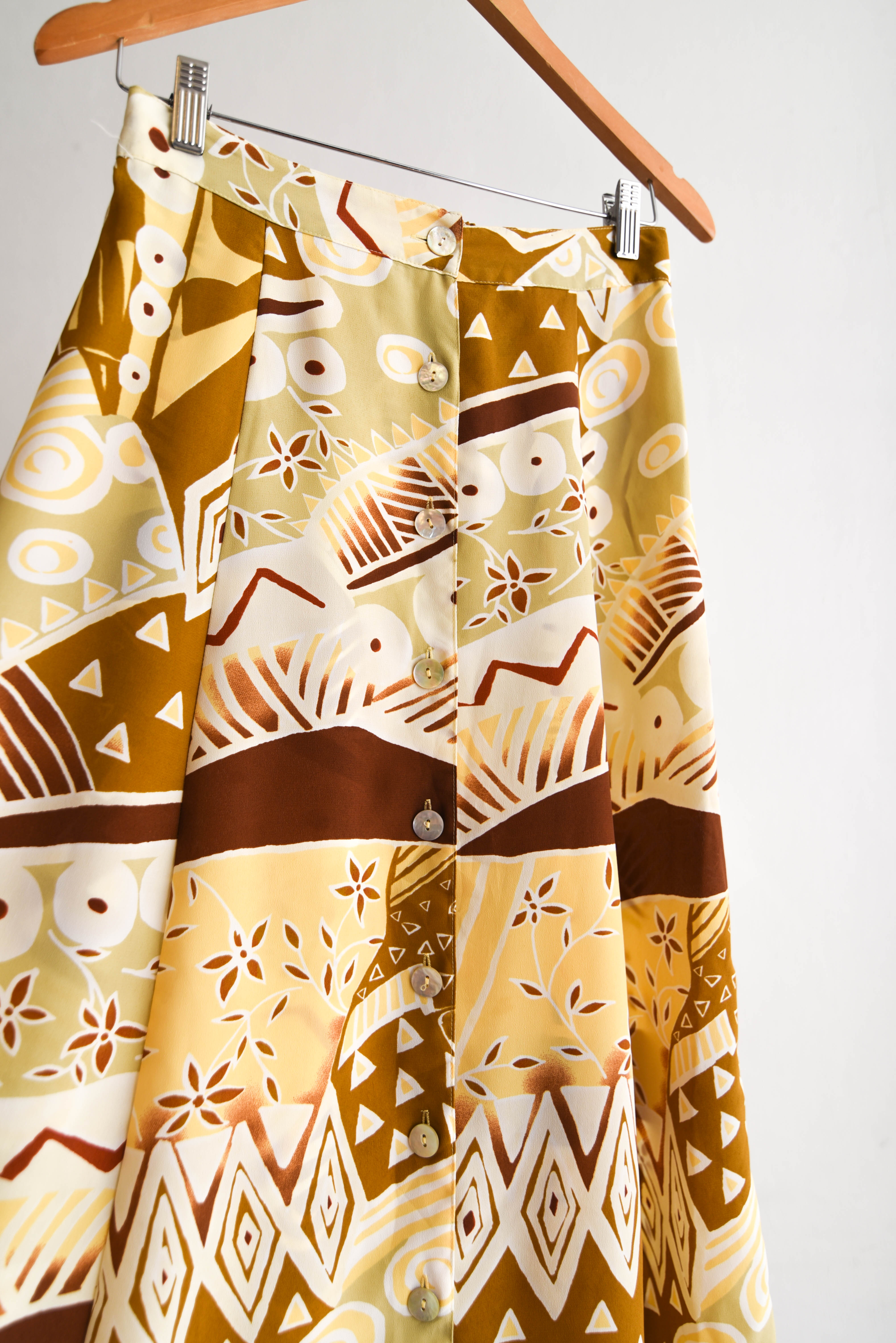 Maxi falda figuras y botones