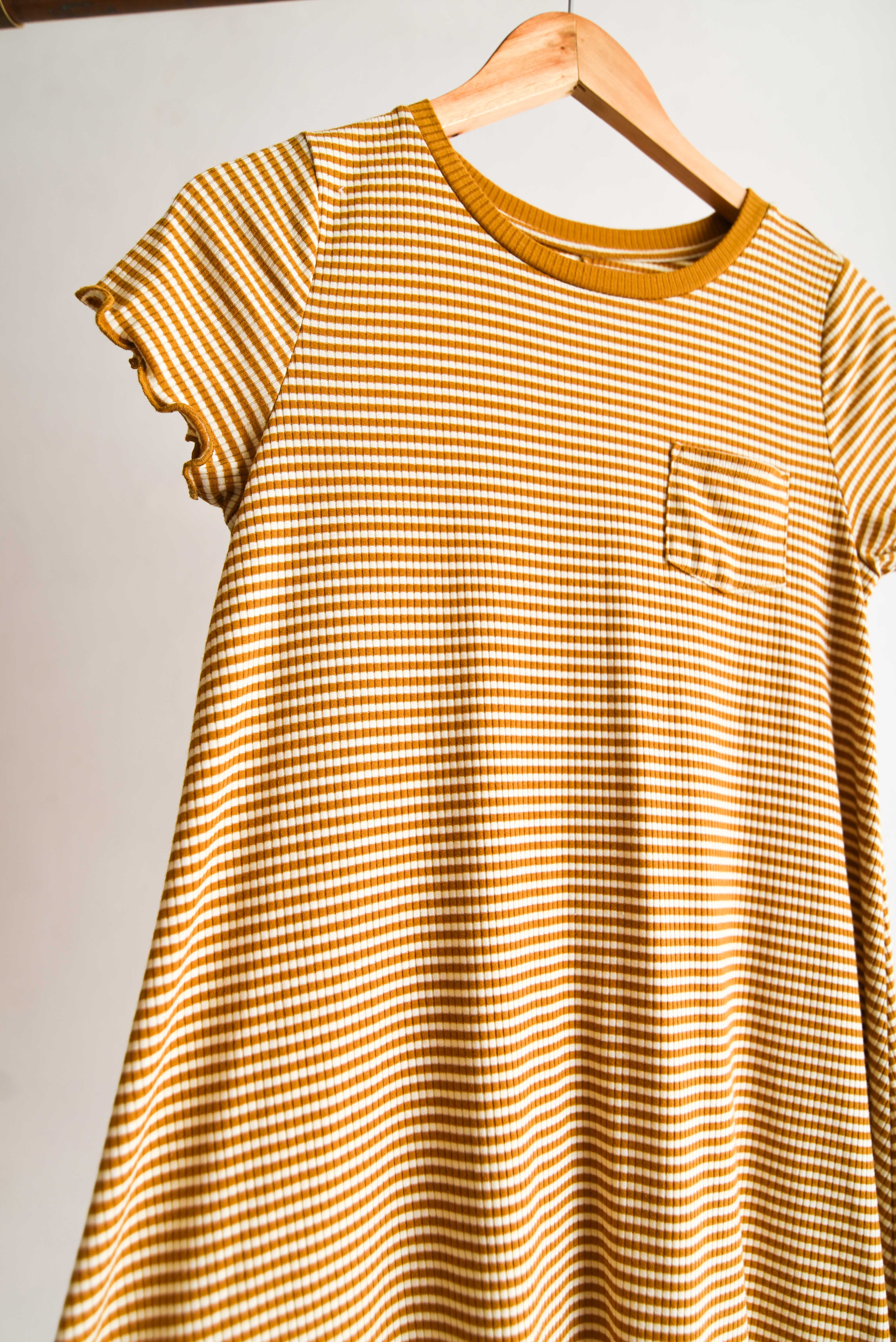 Vestido rayado mostaza