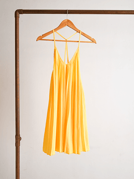 Vestido amarillo plisado