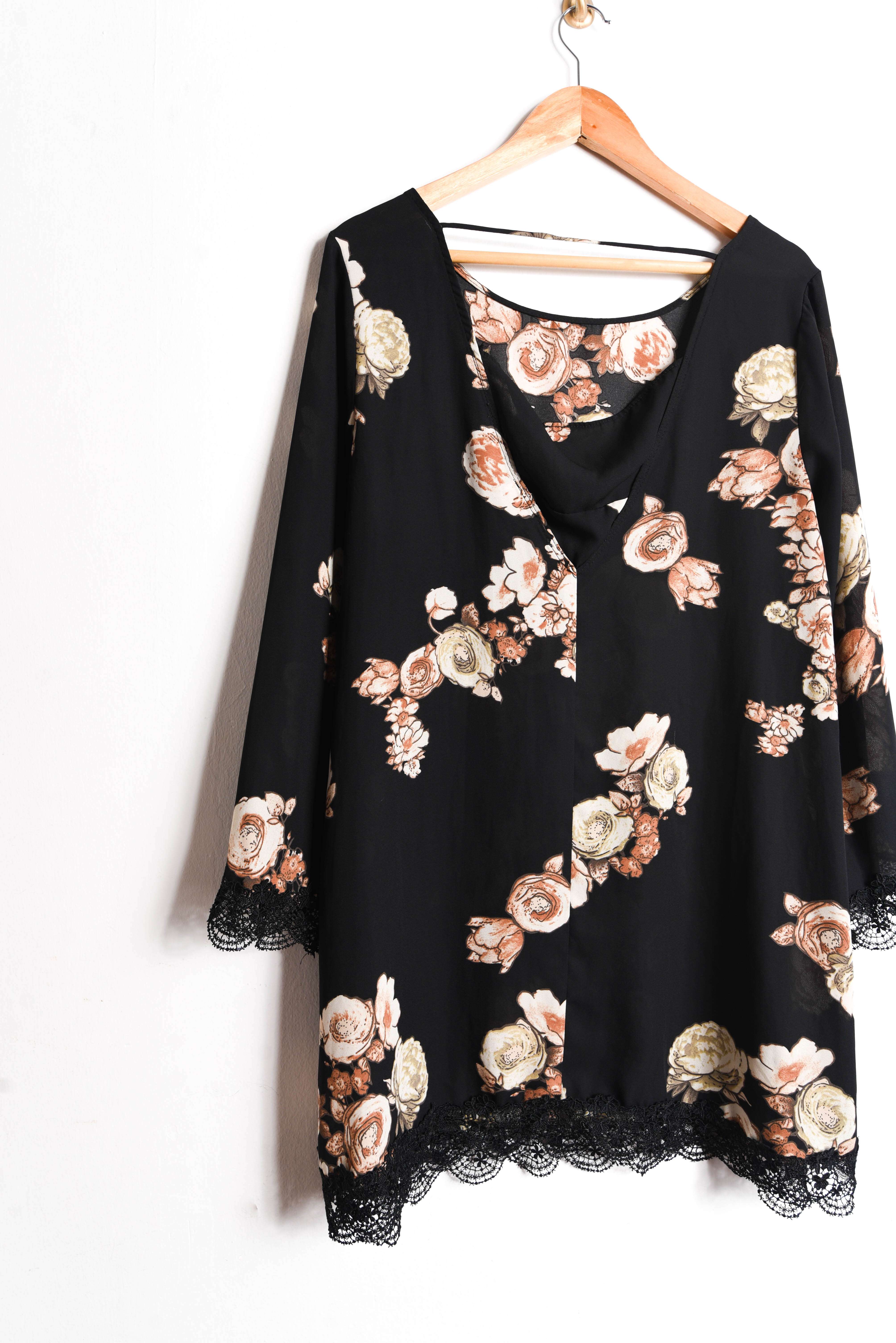 Vestido boho negro floral 