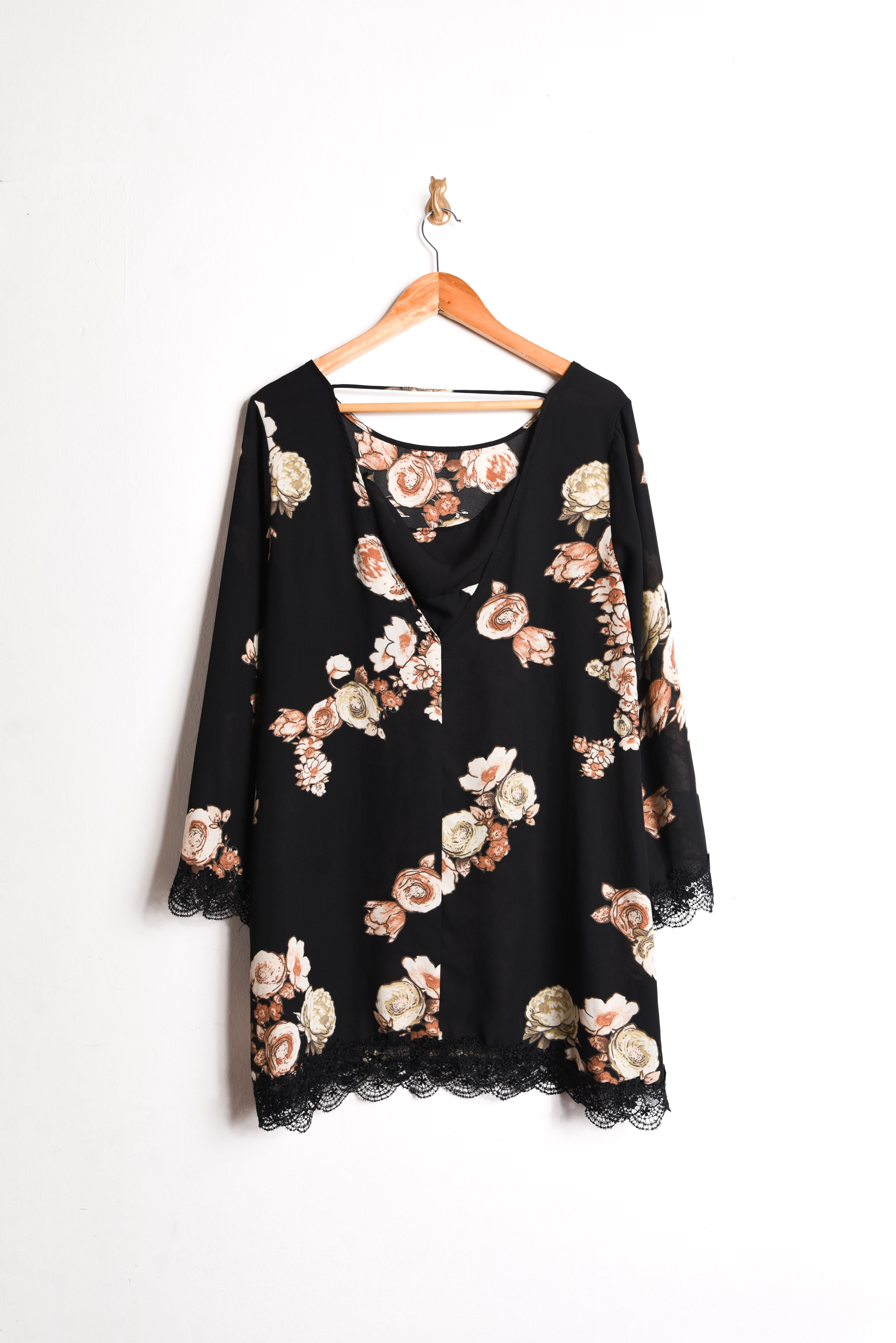 Vestido boho negro floral 