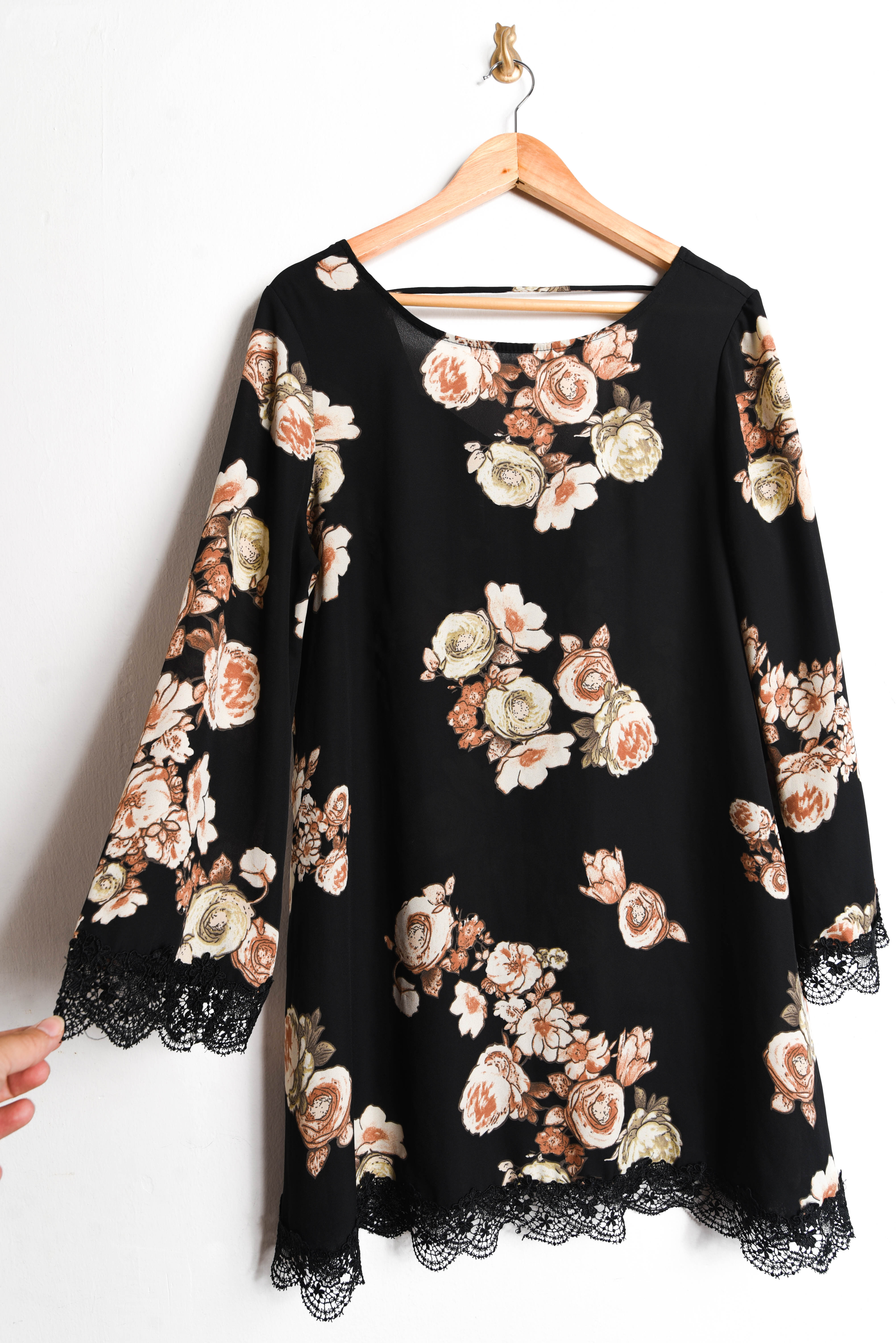 Vestido boho negro floral 