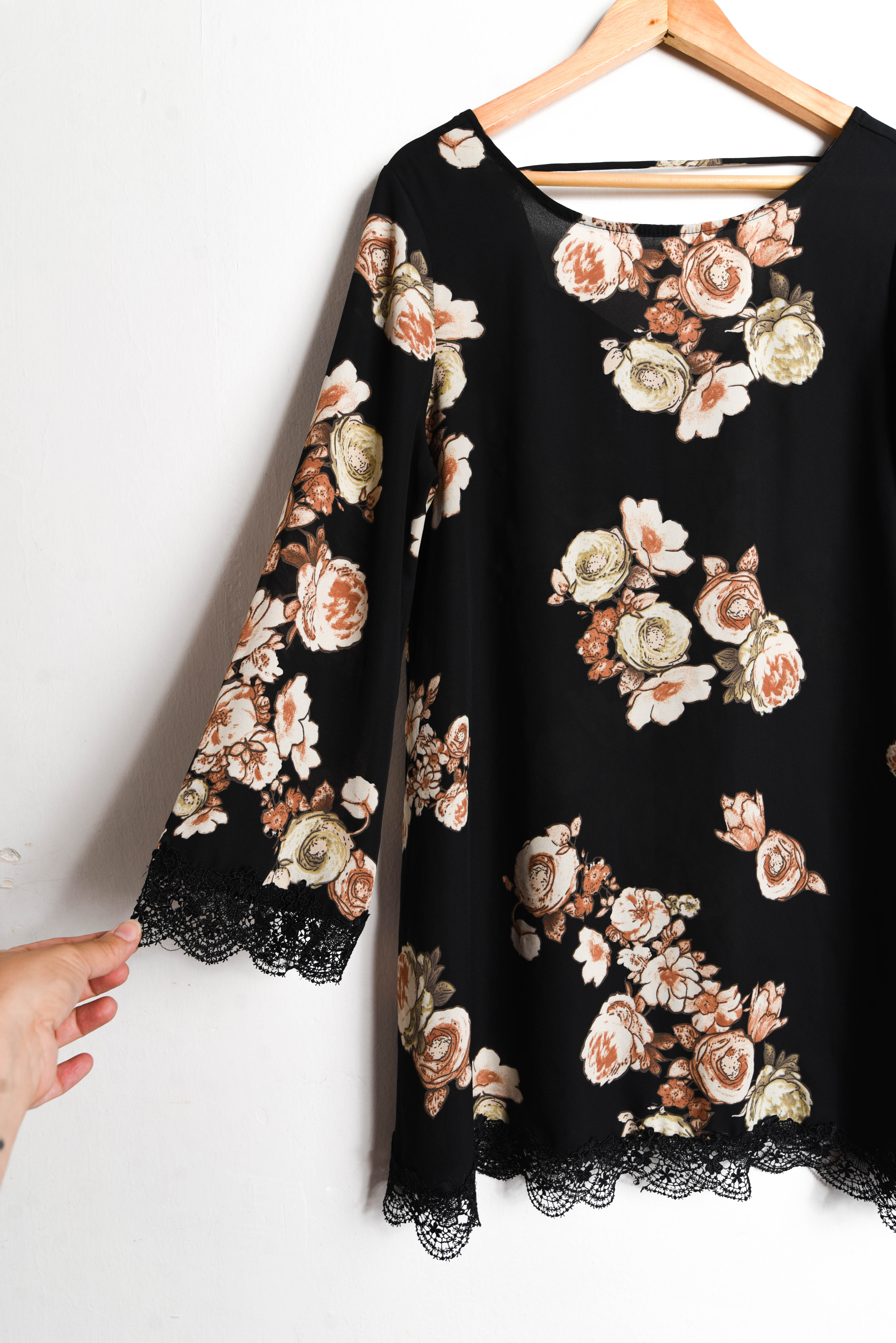 Vestido boho negro floral 