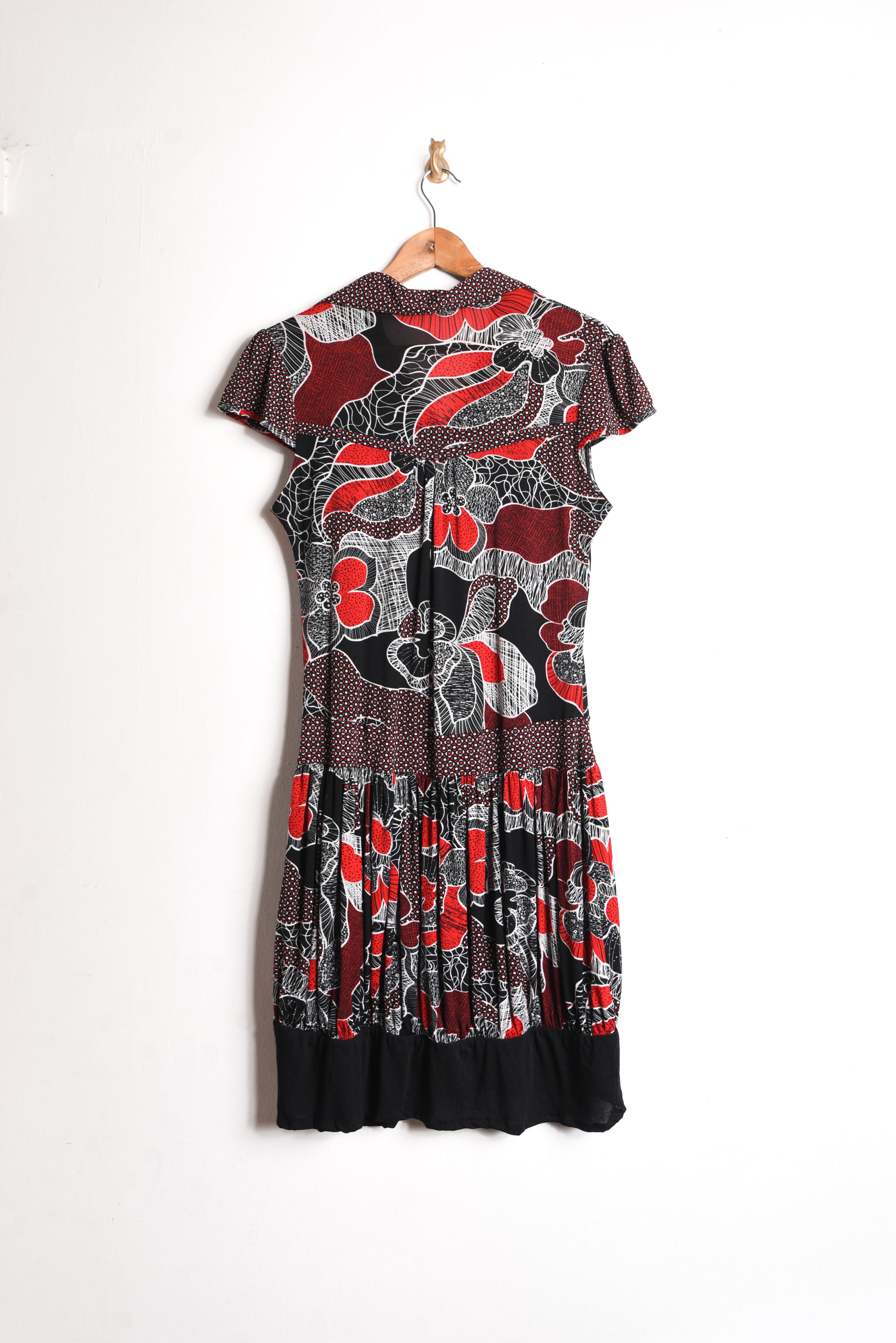 Vestido negro y rojo flores