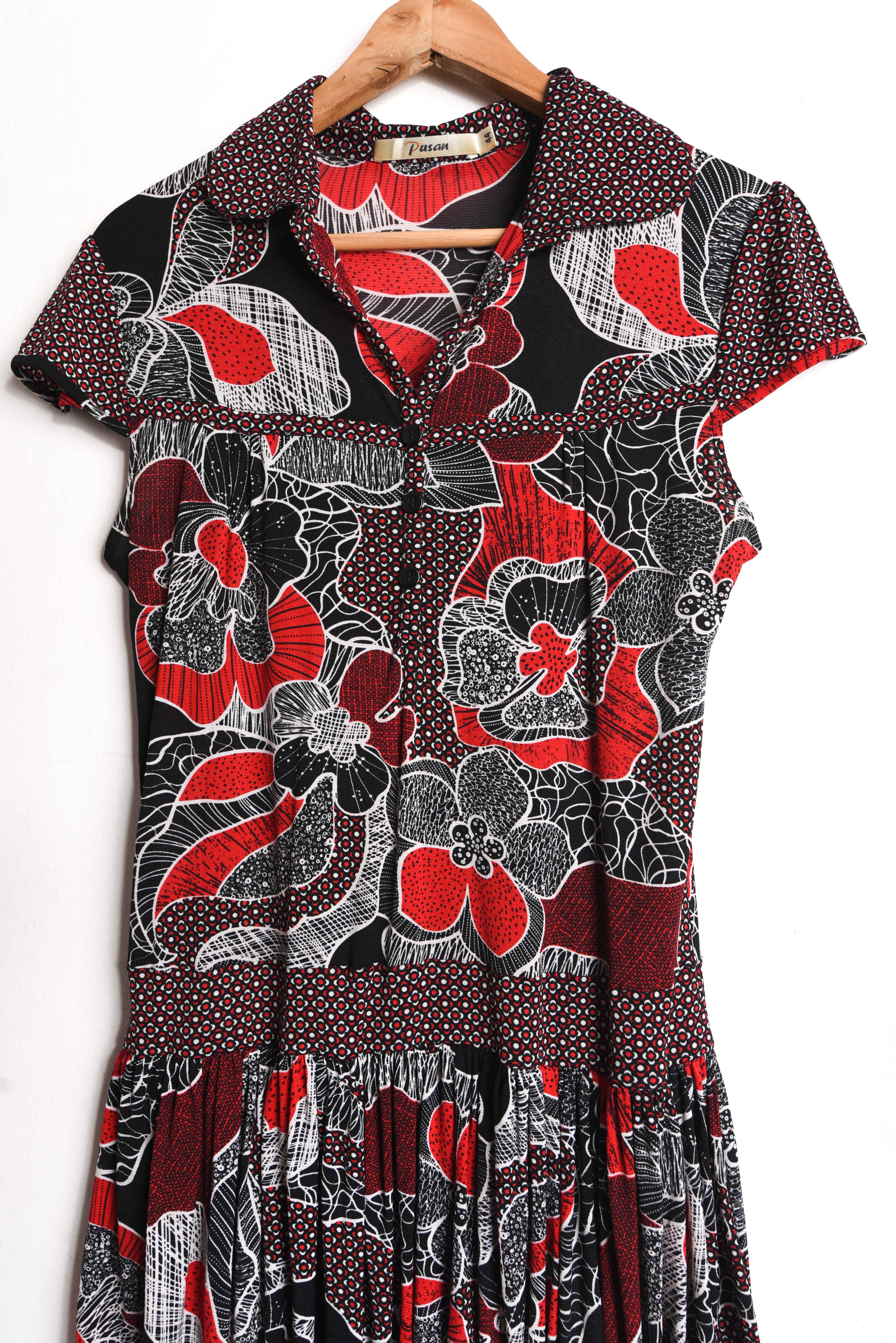 Vestido negro y rojo flores