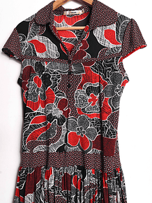 Vestido negro y rojo flores