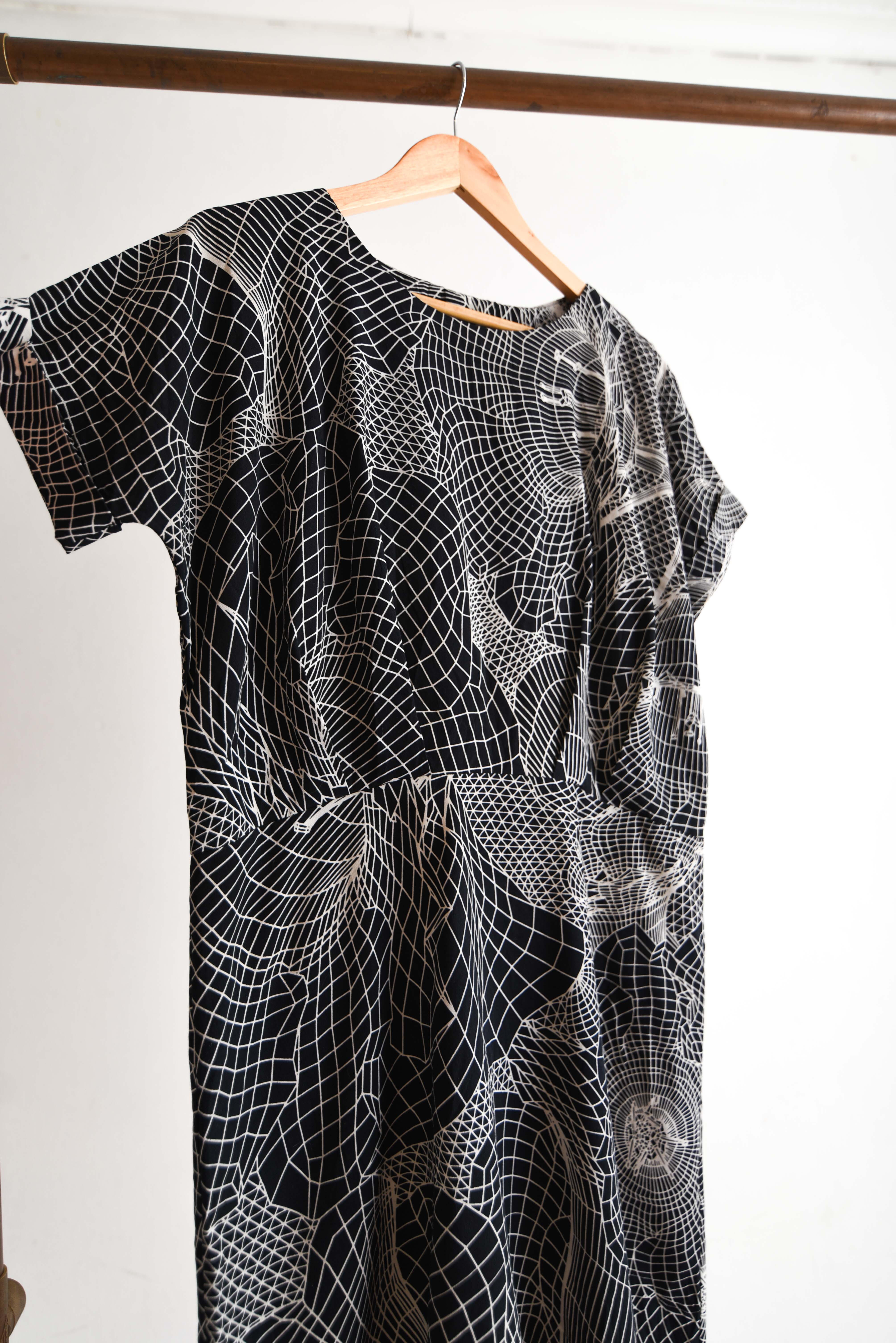 Vestido negro print abstracto