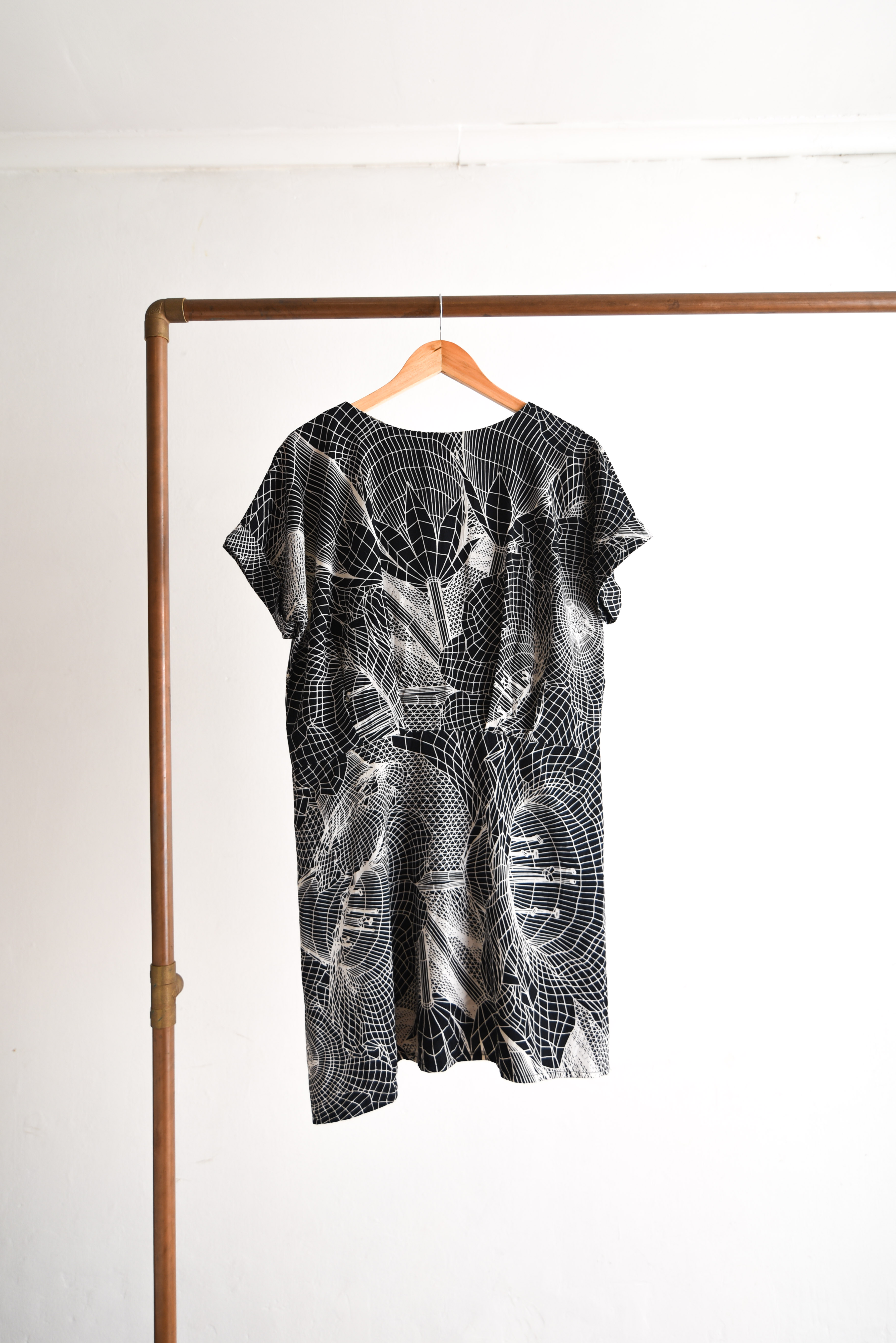 Vestido negro print abstracto