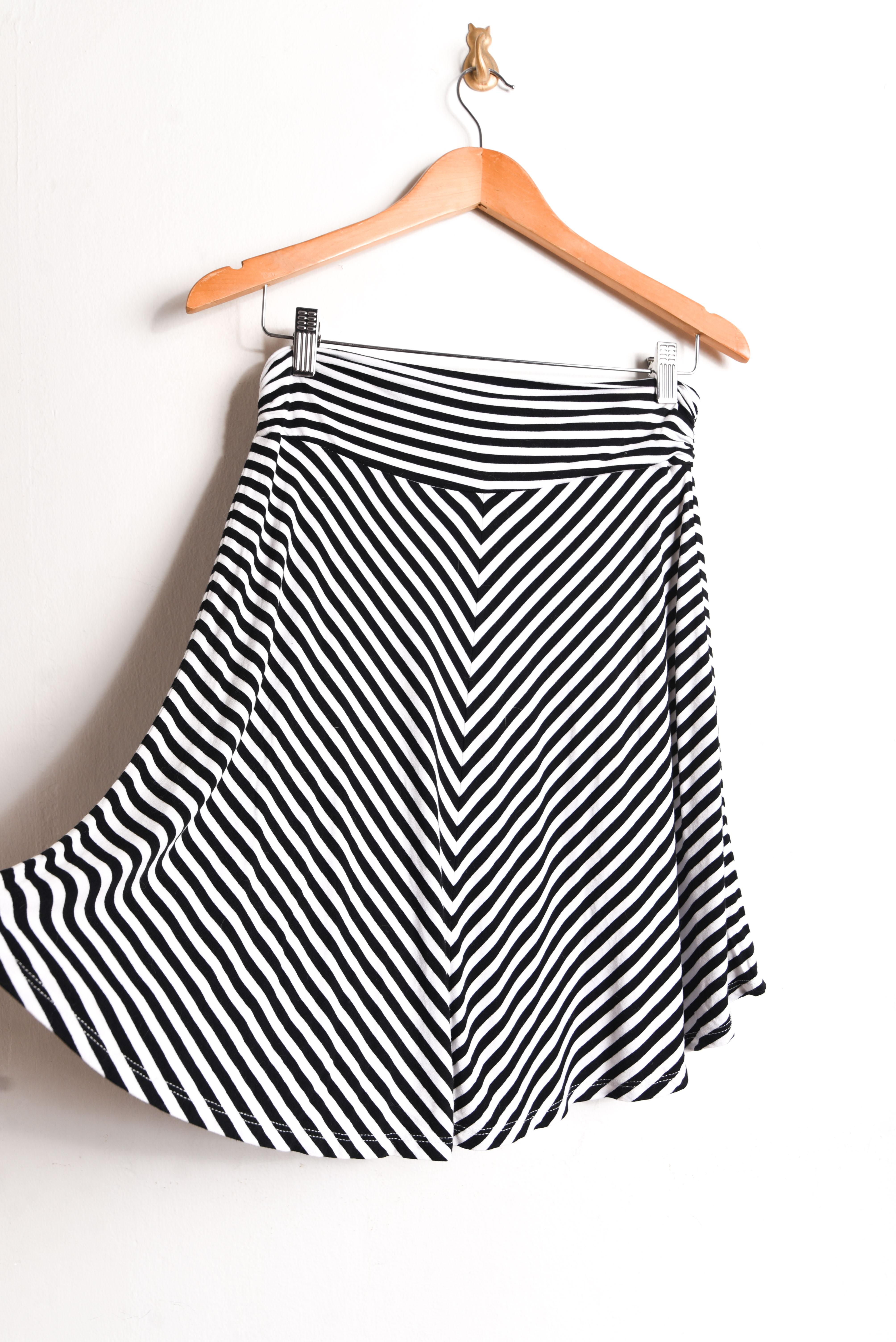 Falda rayada b&w