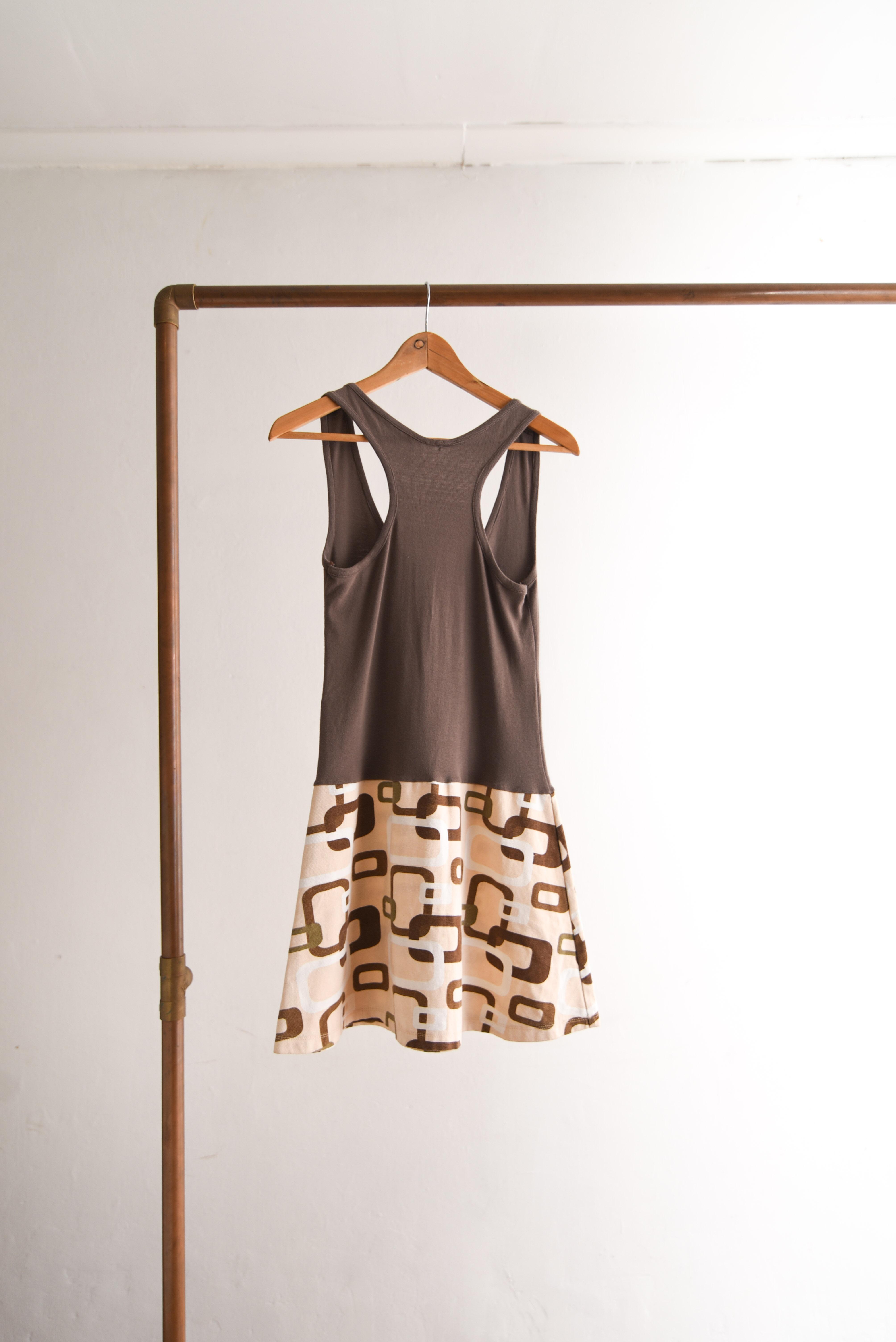 Vestido café retro vibes