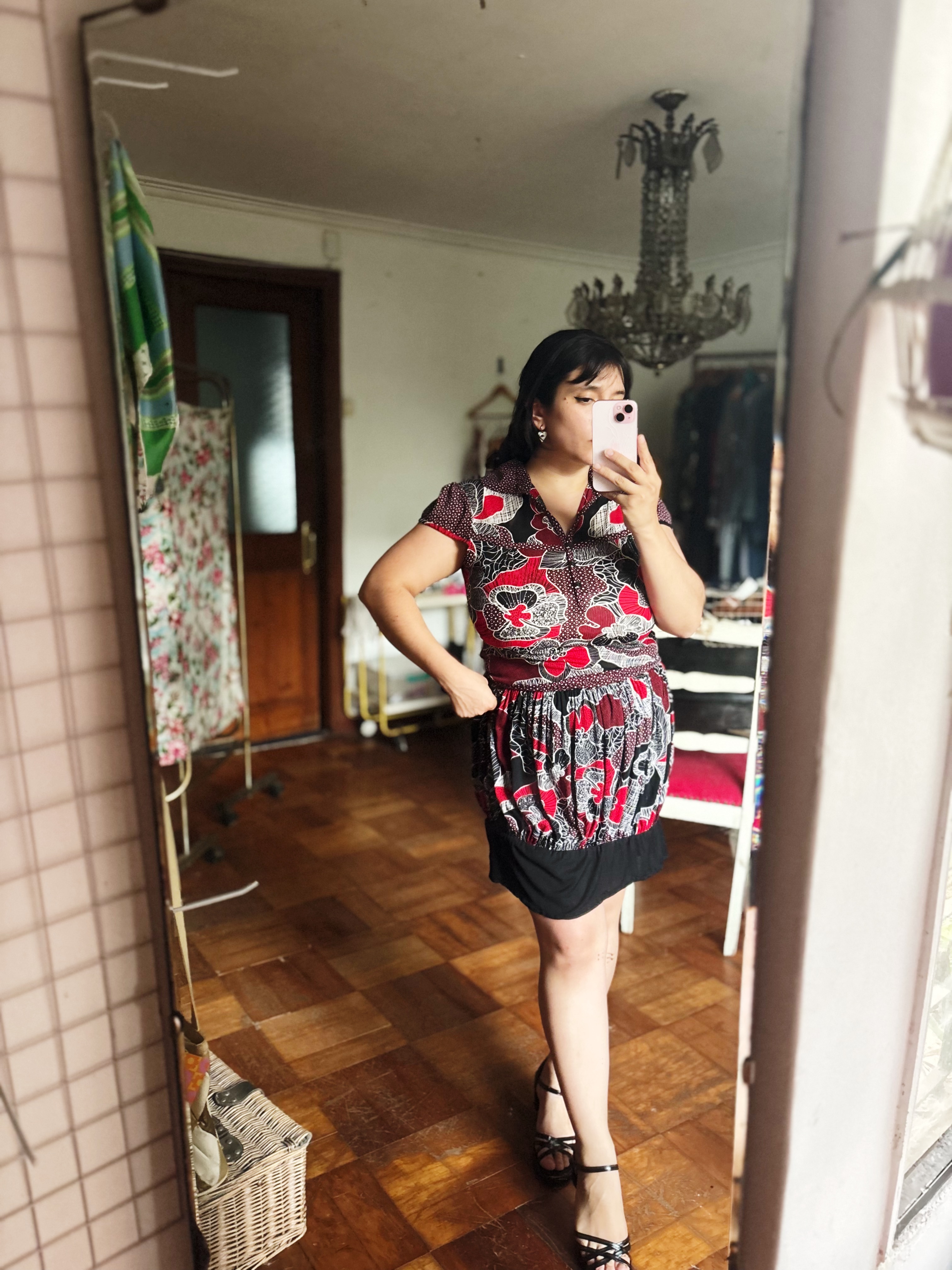 Vestido negro y rojo flores