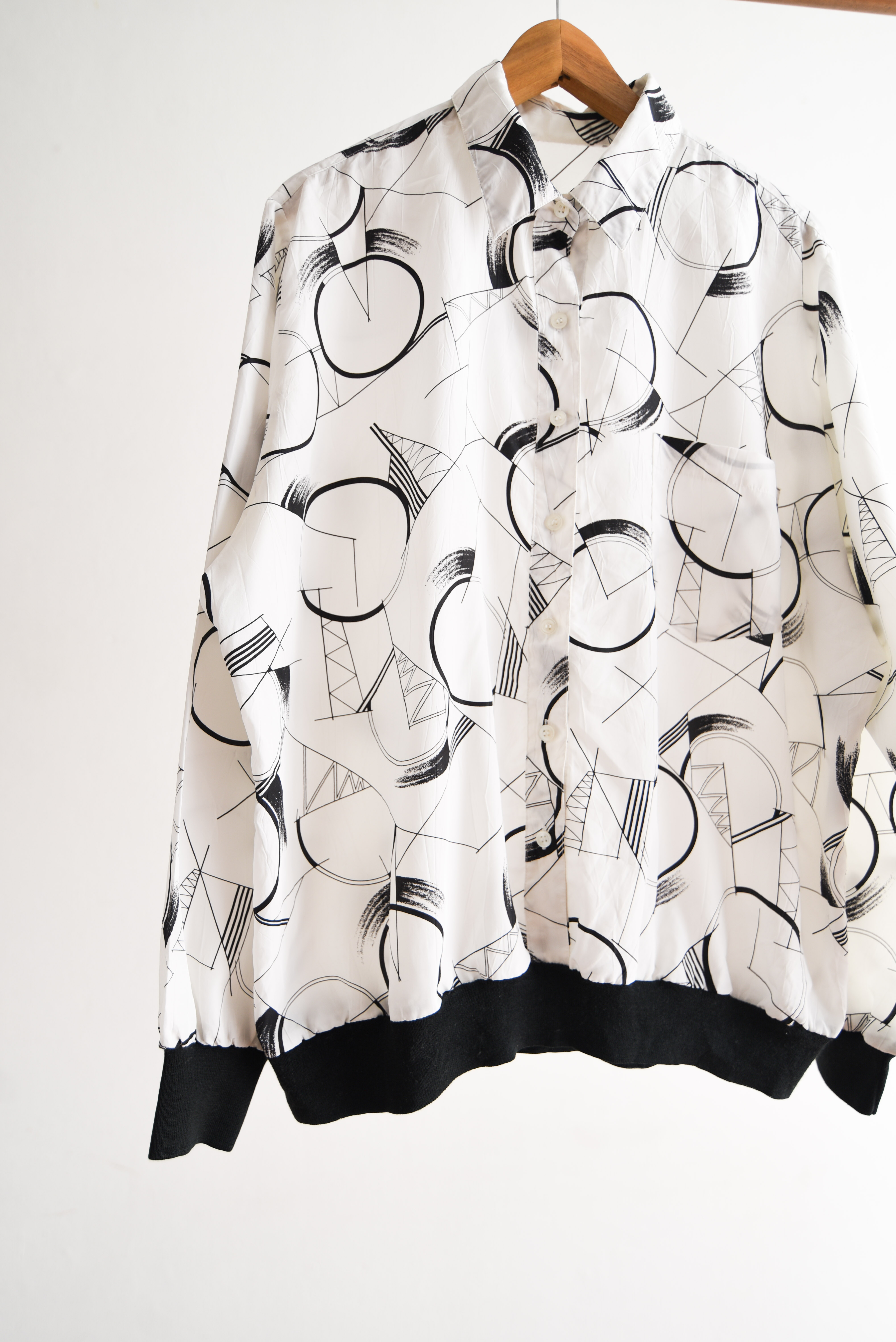 Blusa vintage gráfica b&w