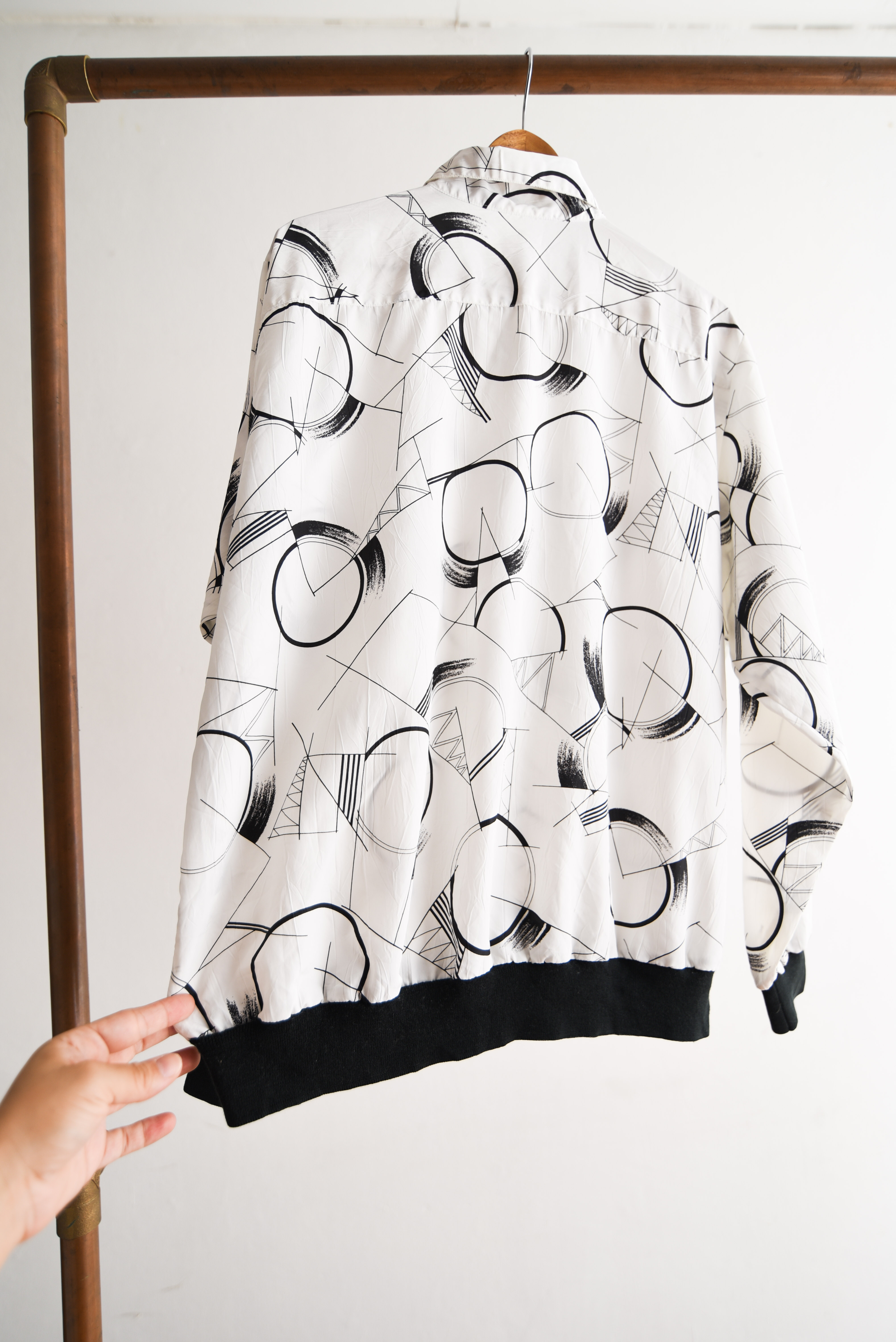 Blusa vintage gráfica b&w