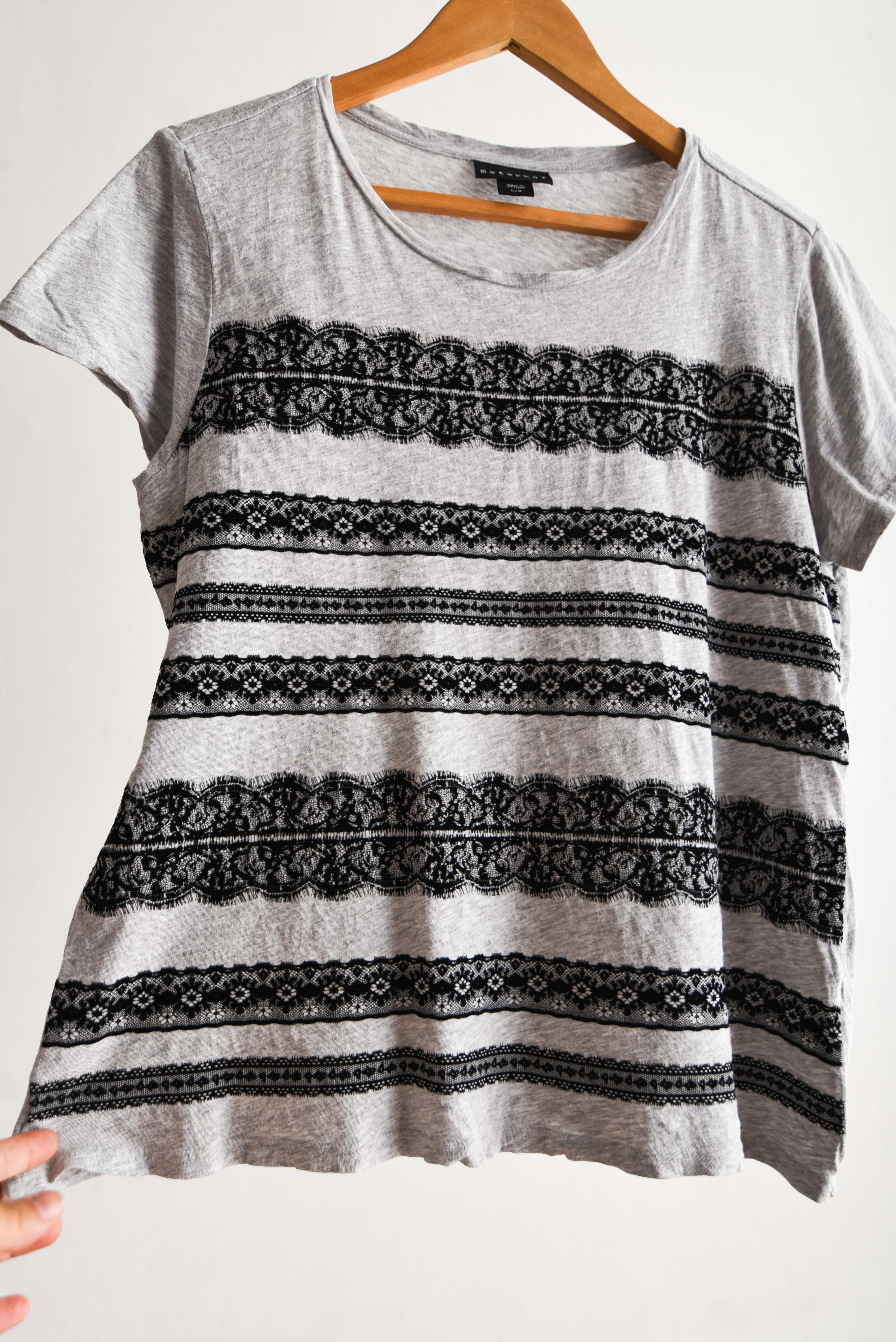 Polera gris y velvet