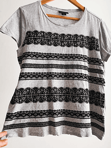 Polera gris y velvet