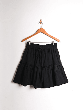 Falda negra capas