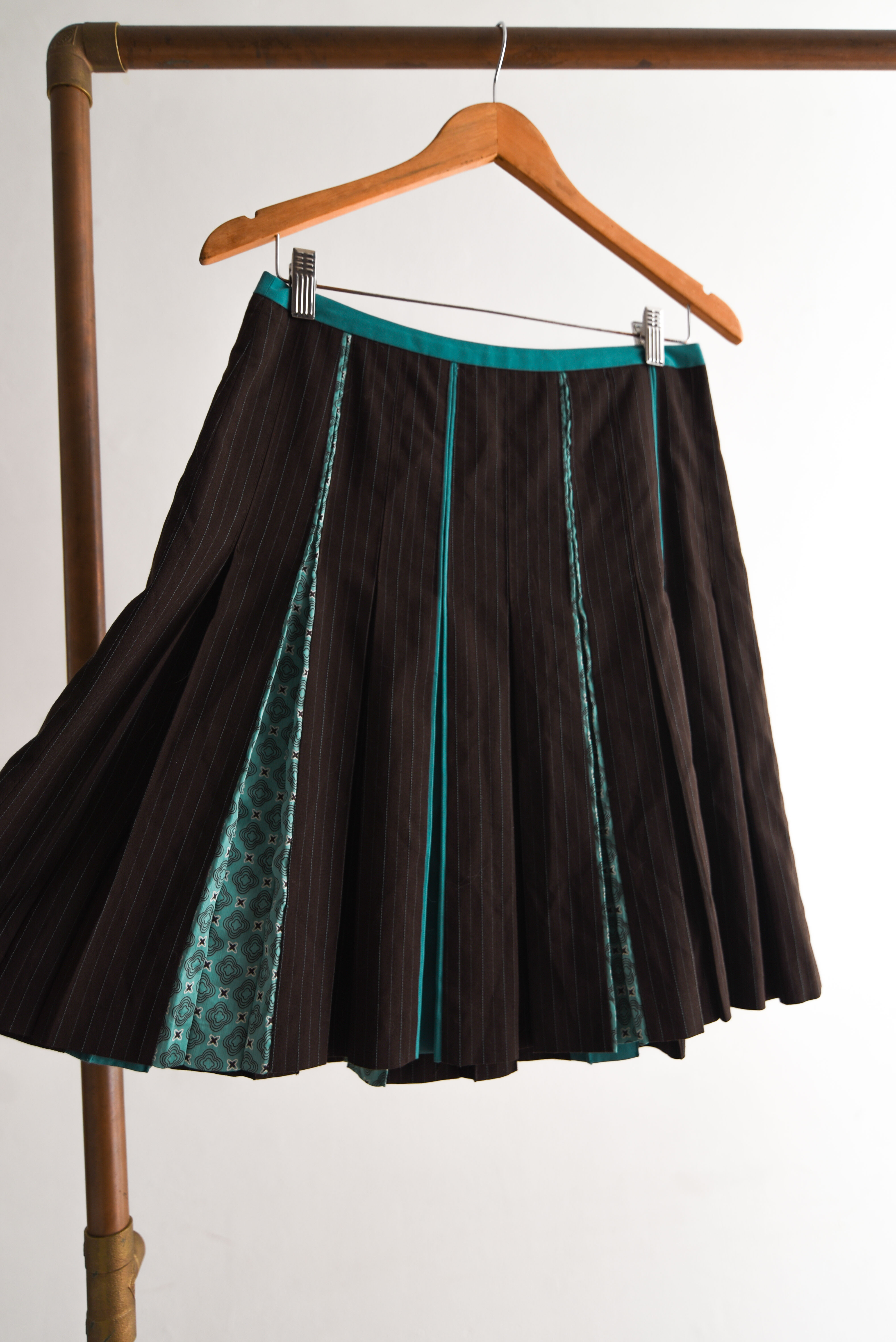 Falda café pinstripe