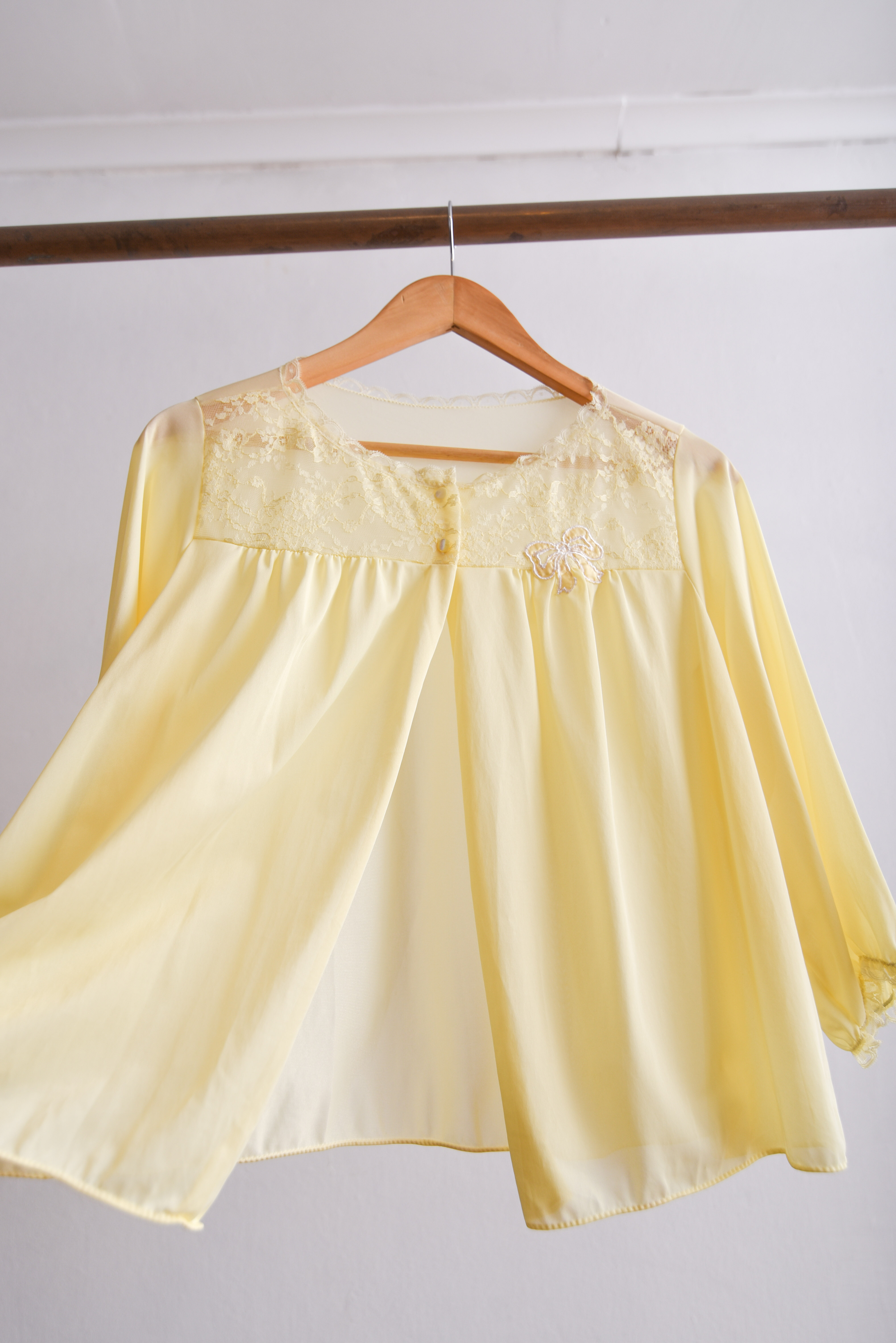 Blusa lencera encaje amarilla