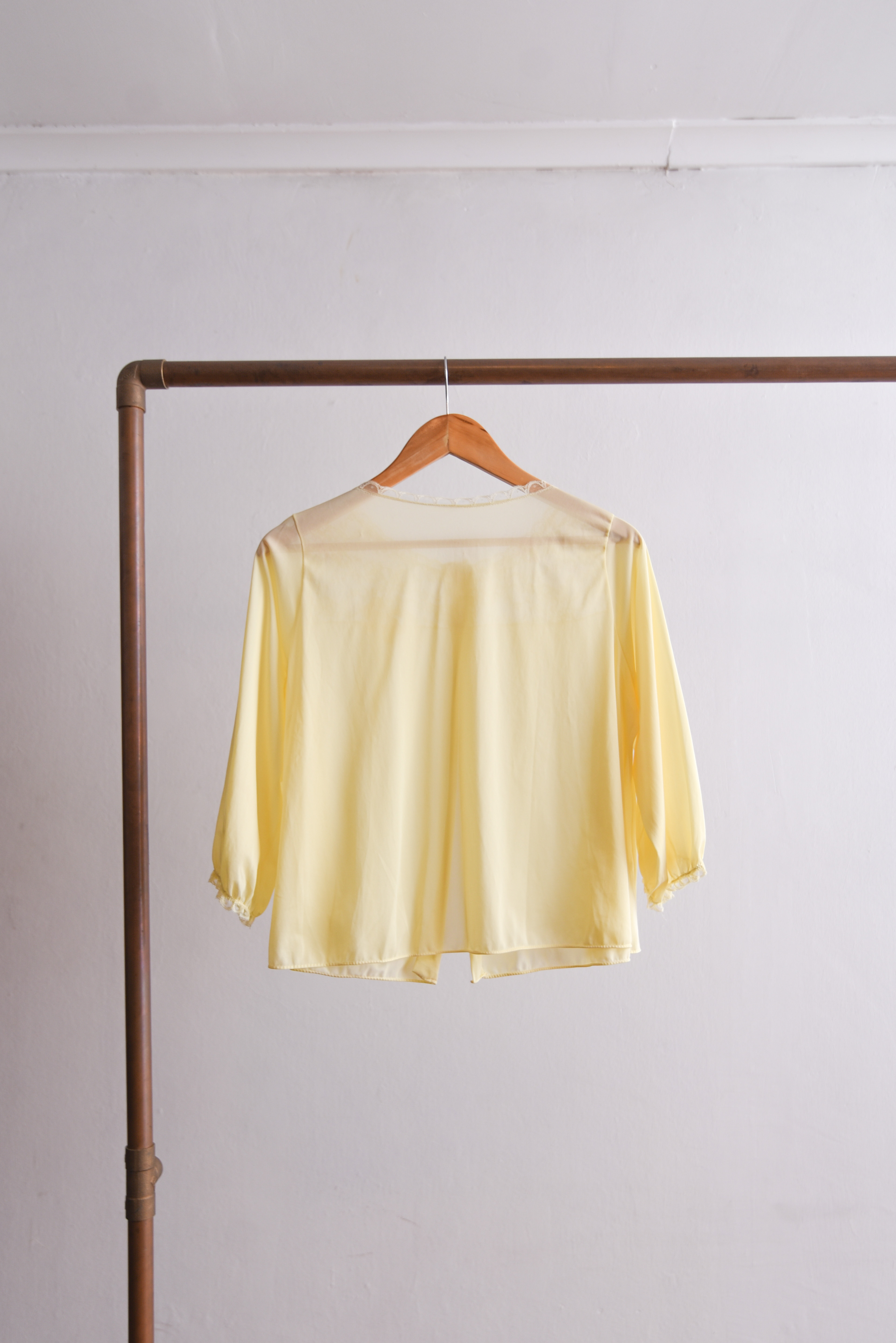 Blusa lencera encaje amarilla