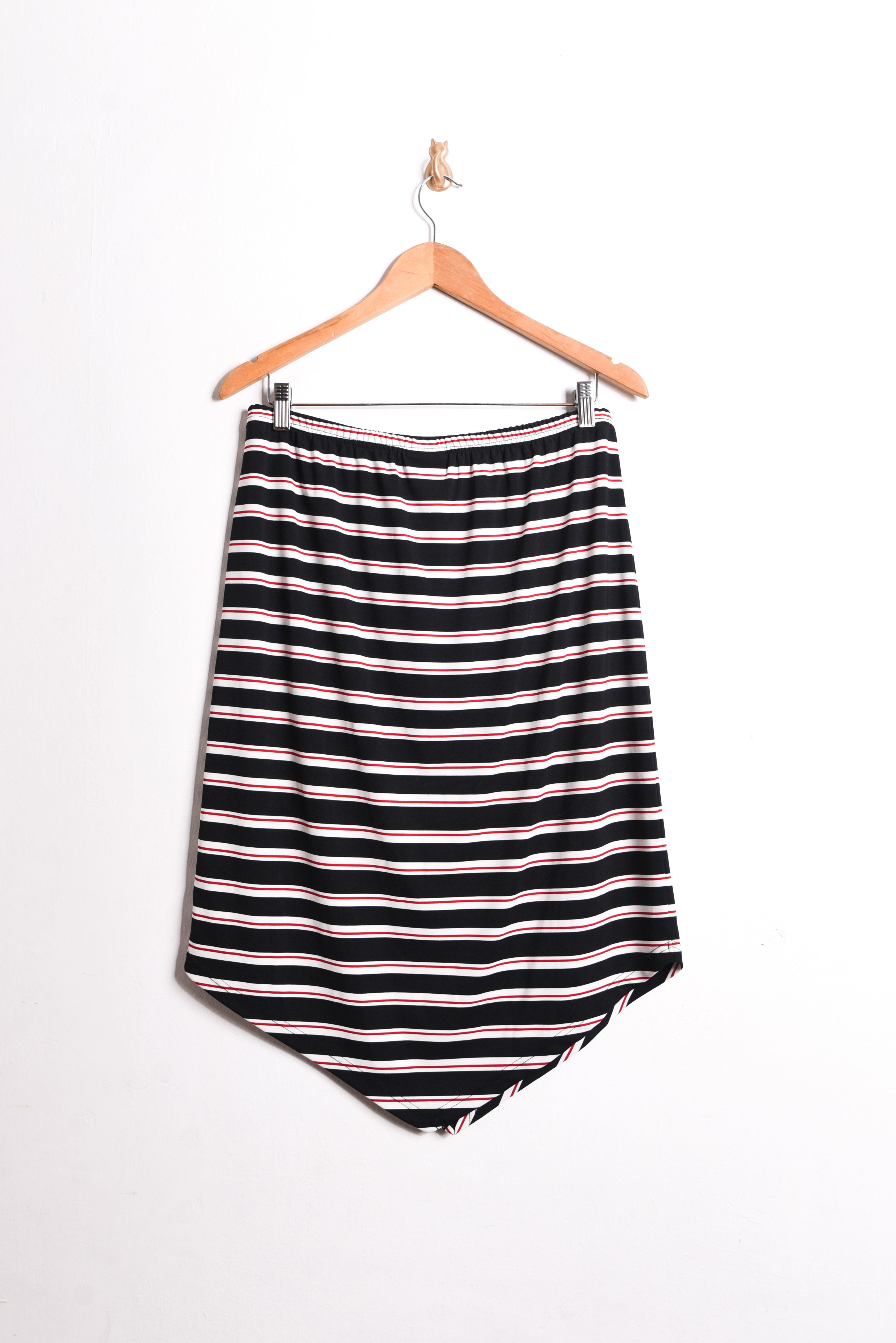 Falda asimétrica b&w