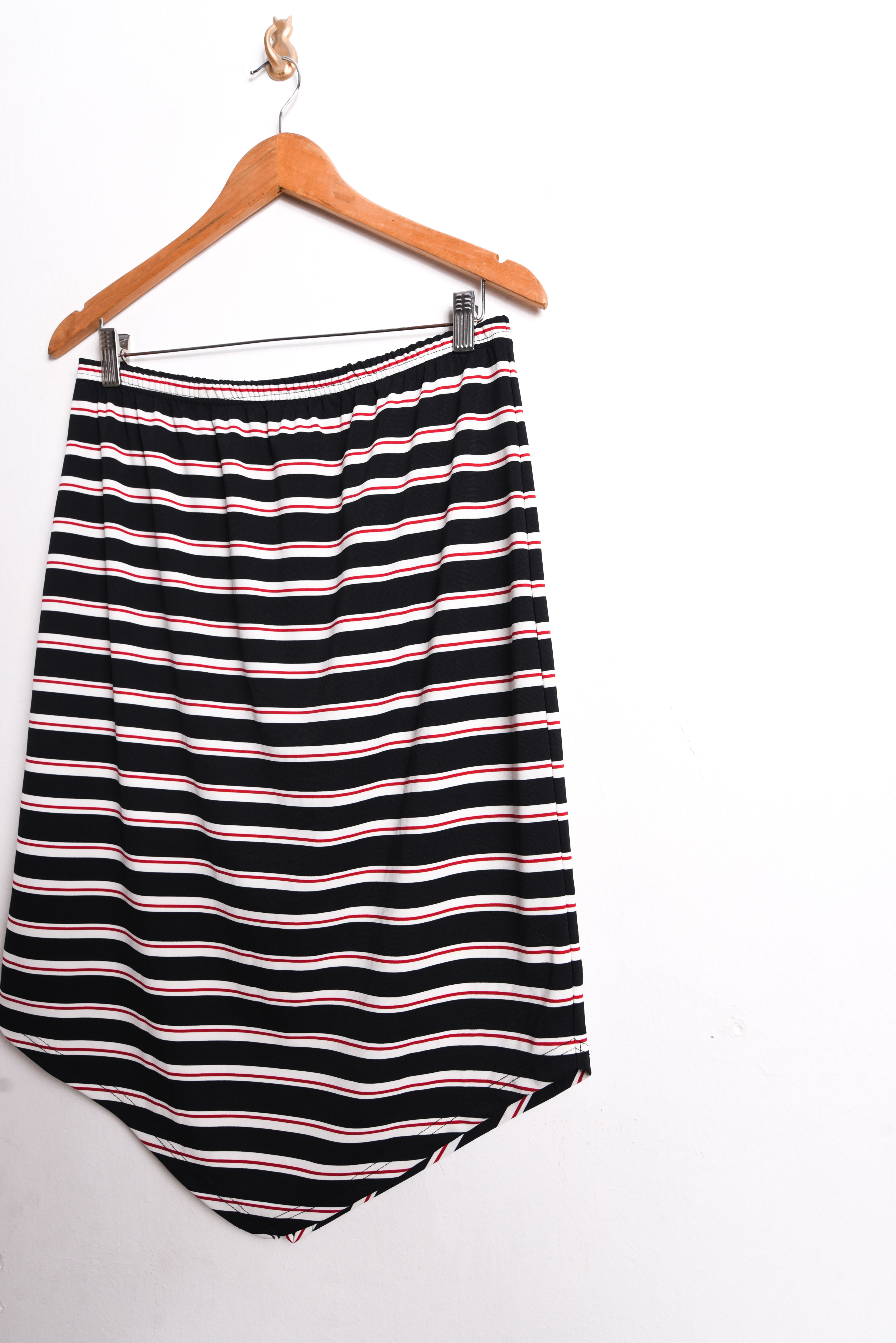 Falda asimétrica b&w