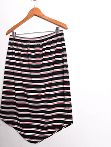 Falda asimétrica b&w