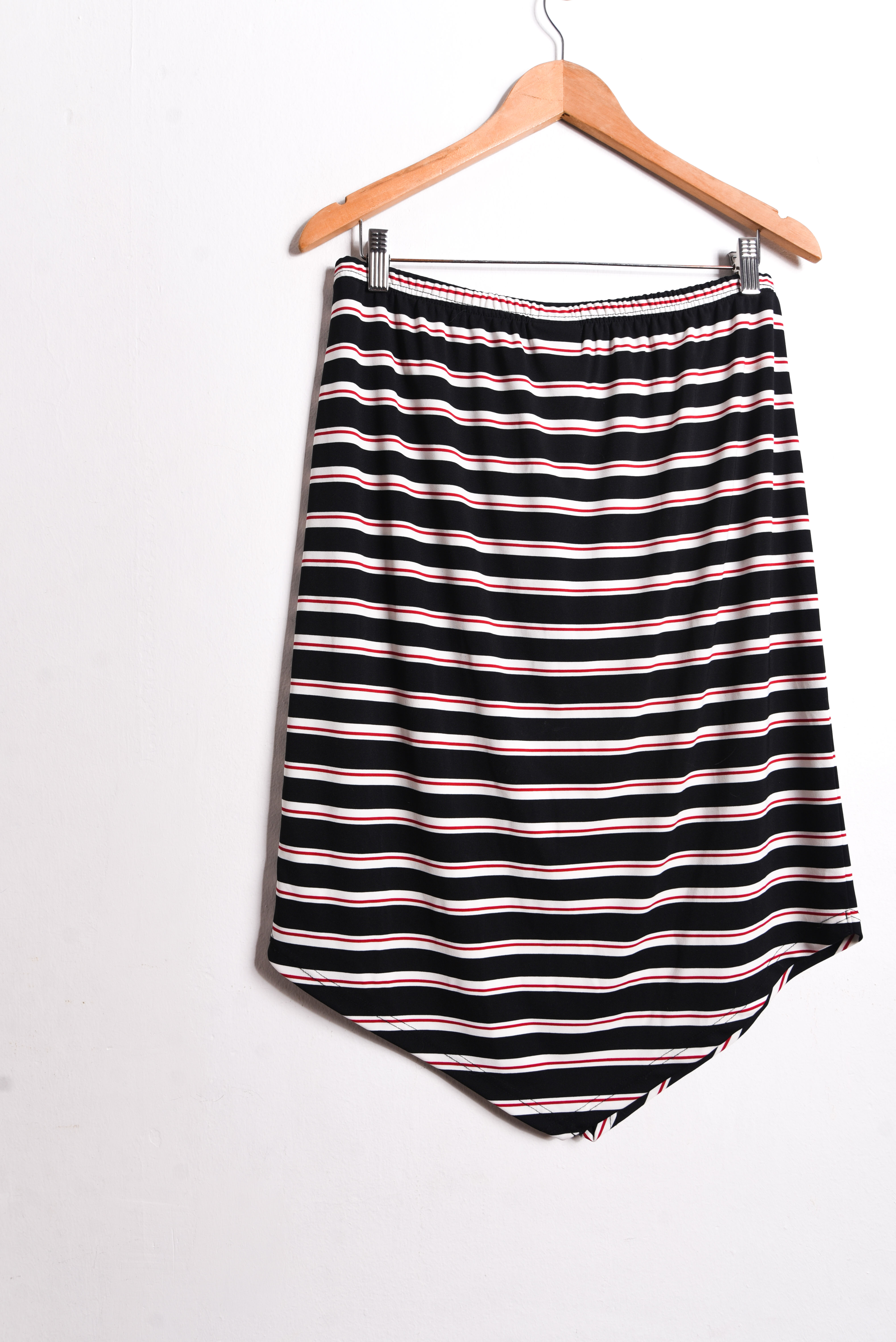 Falda asimétrica b&w