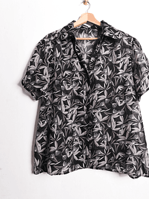 Blusa grafito floral transparencia