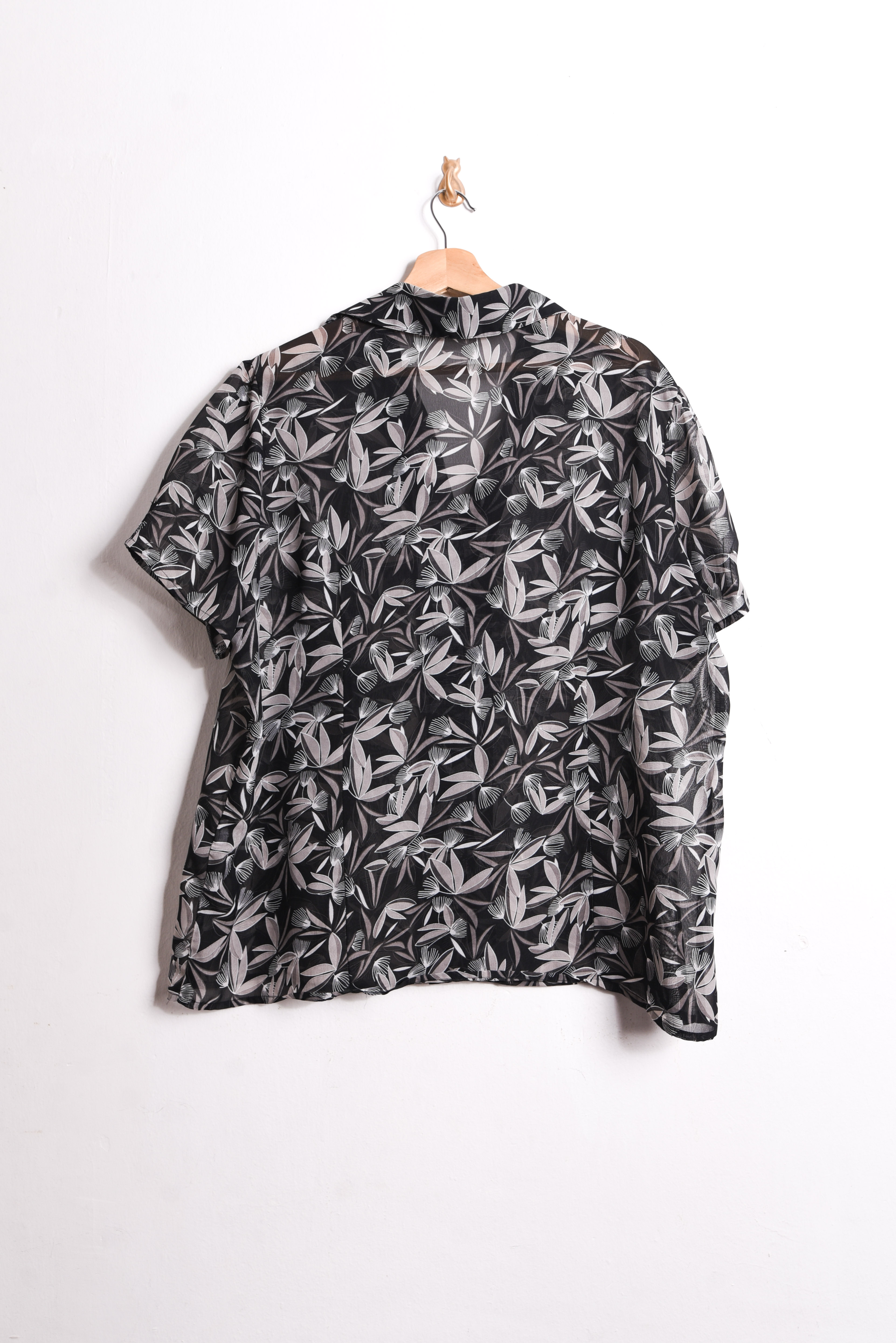 Blusa grafito floral transparencia