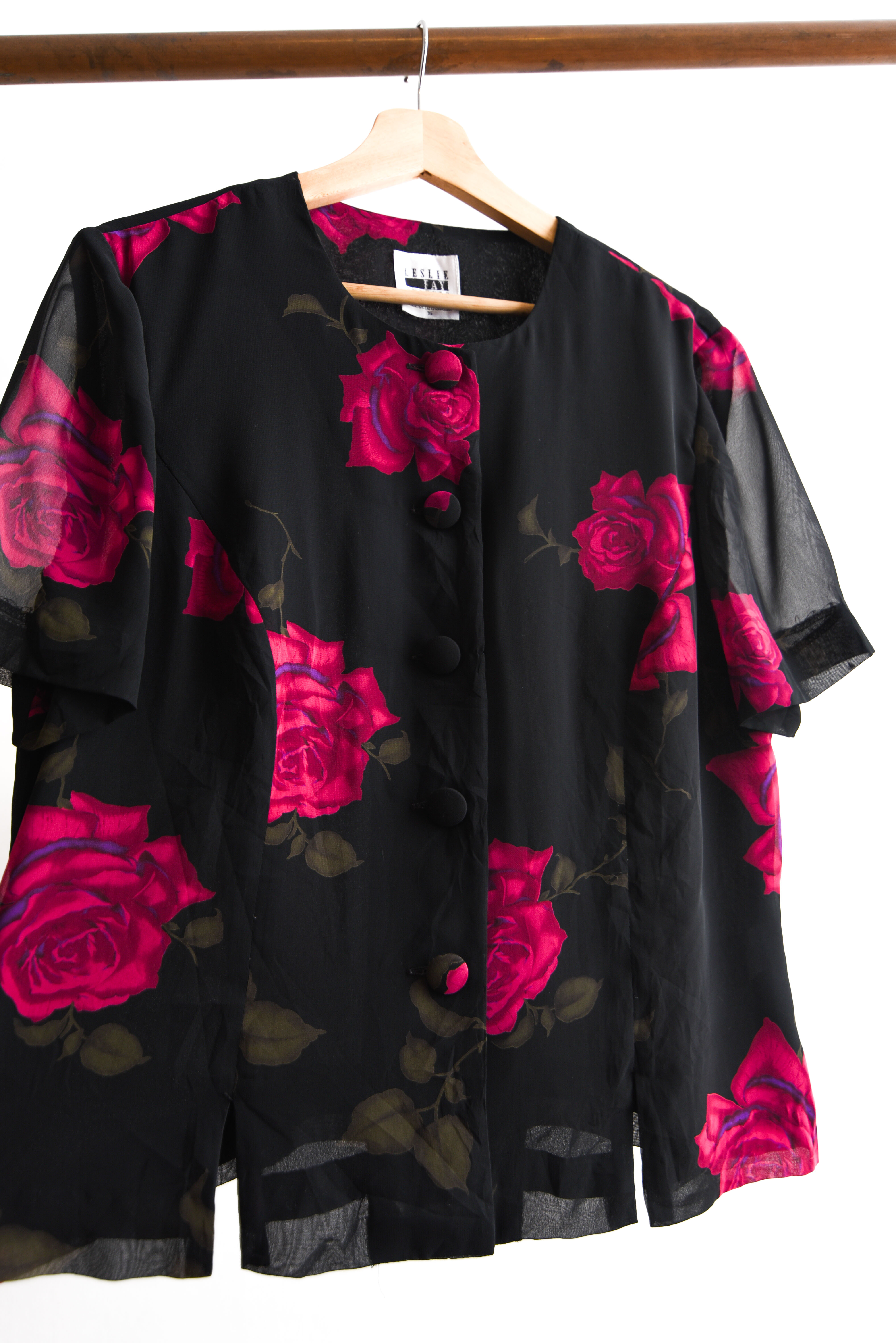 Blusa negra vintage floral vaporosa