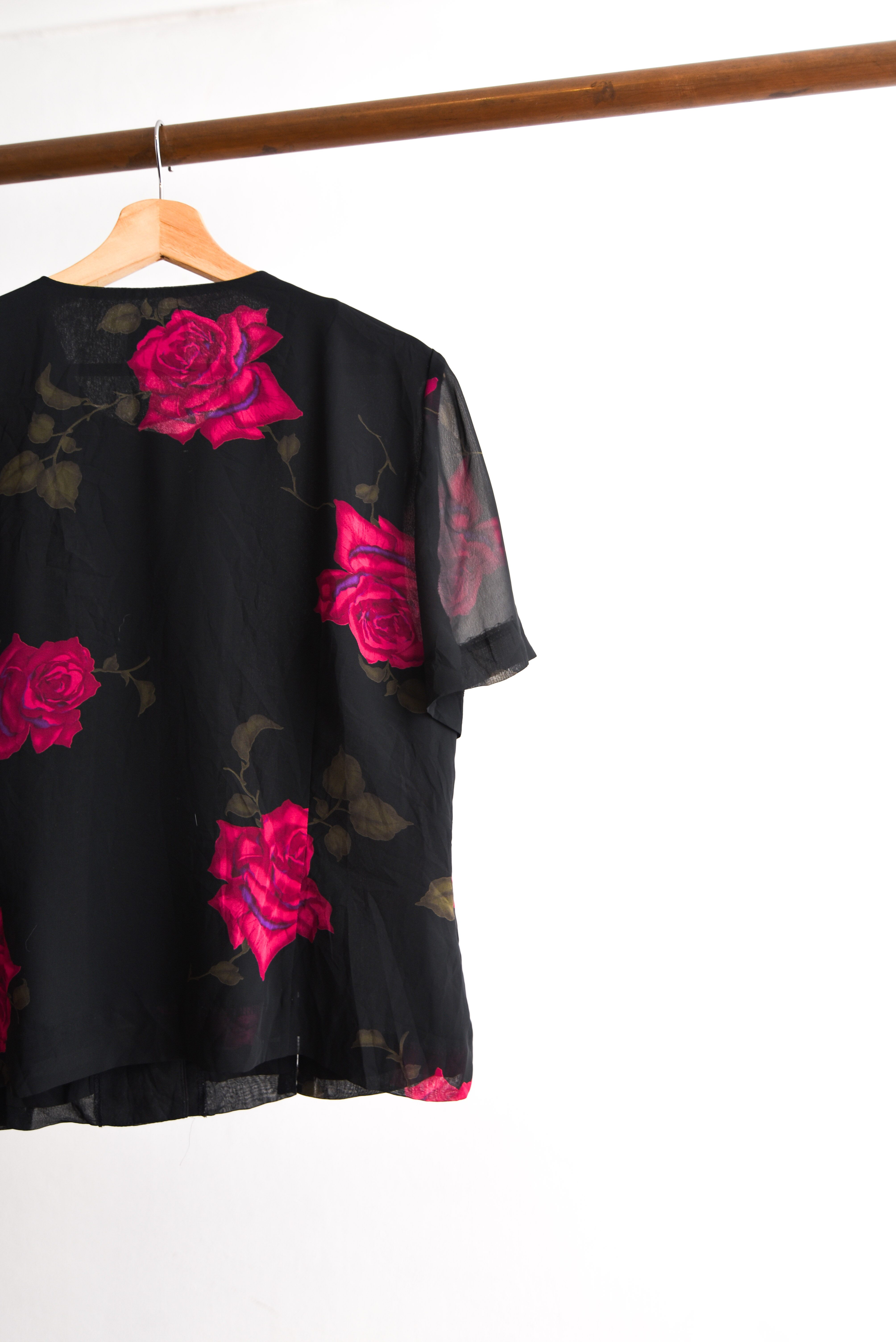 Blusa negra vintage floral vaporosa
