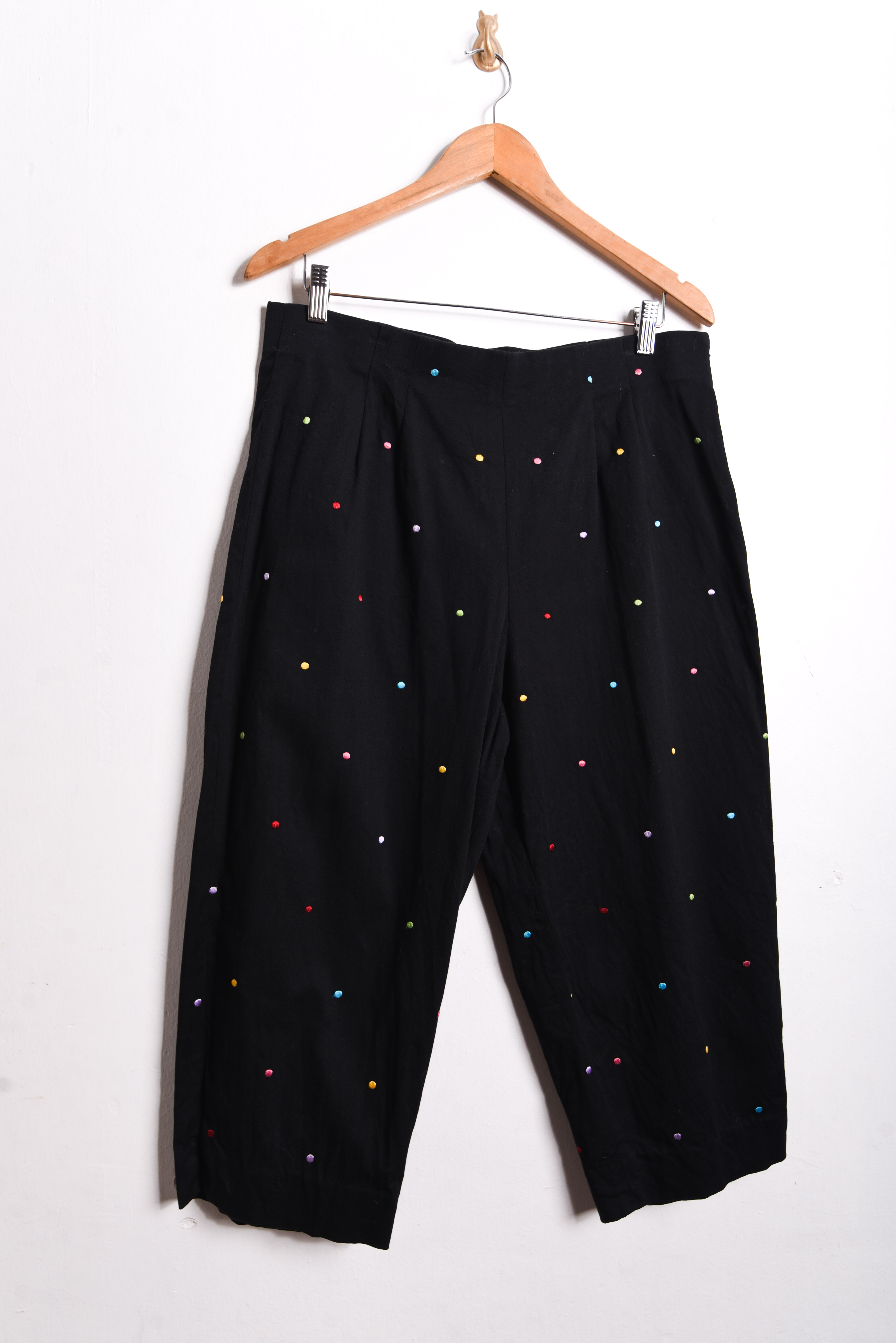 Capri pants lunares bordados