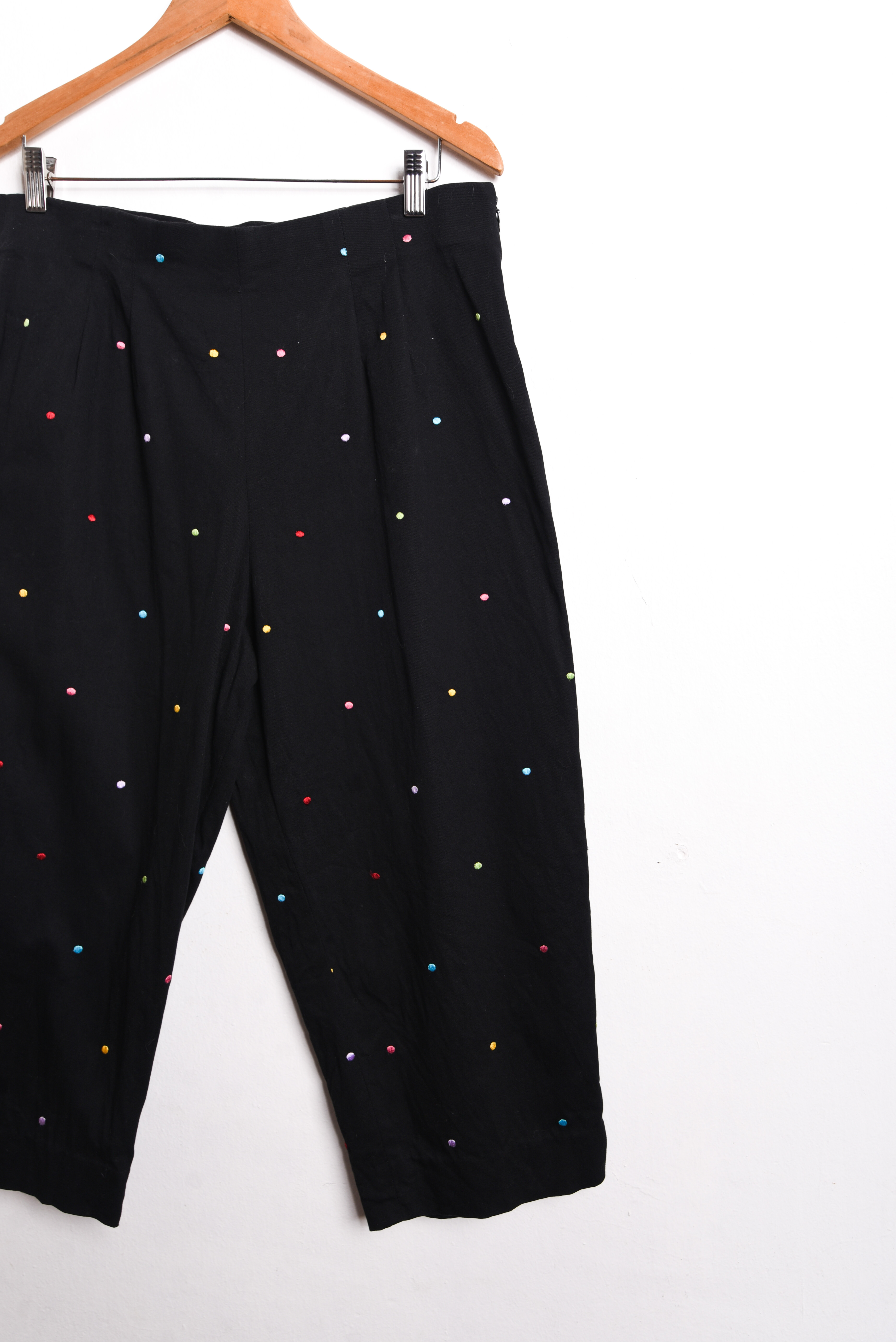 Capri pants lunares bordados