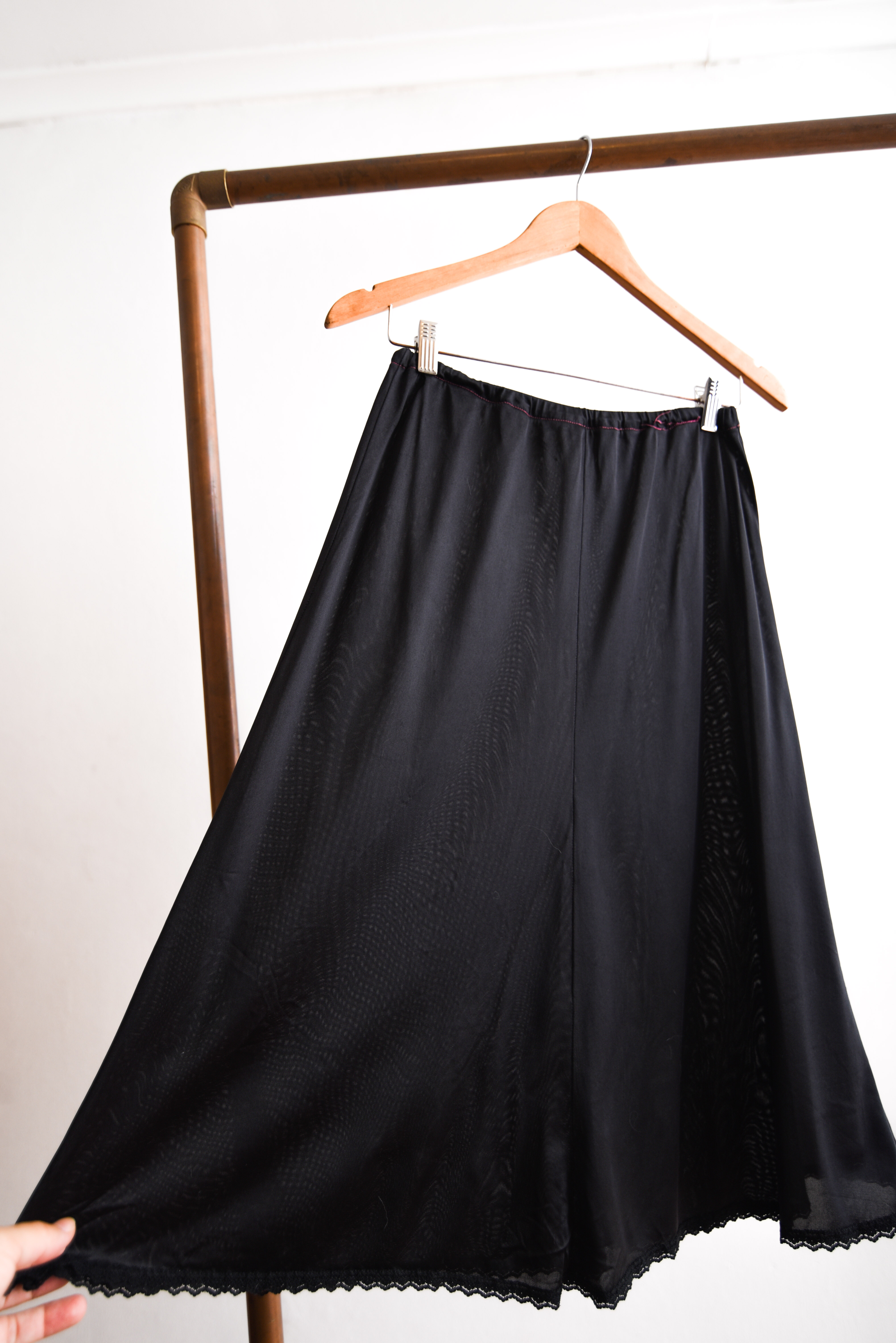 Falda lencera negra satín vintage