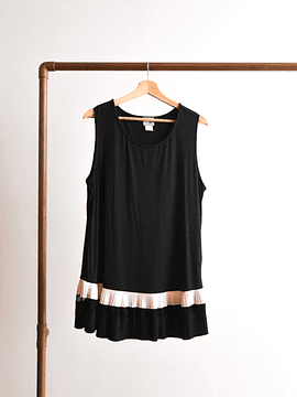 Mini vestido negro y plisado