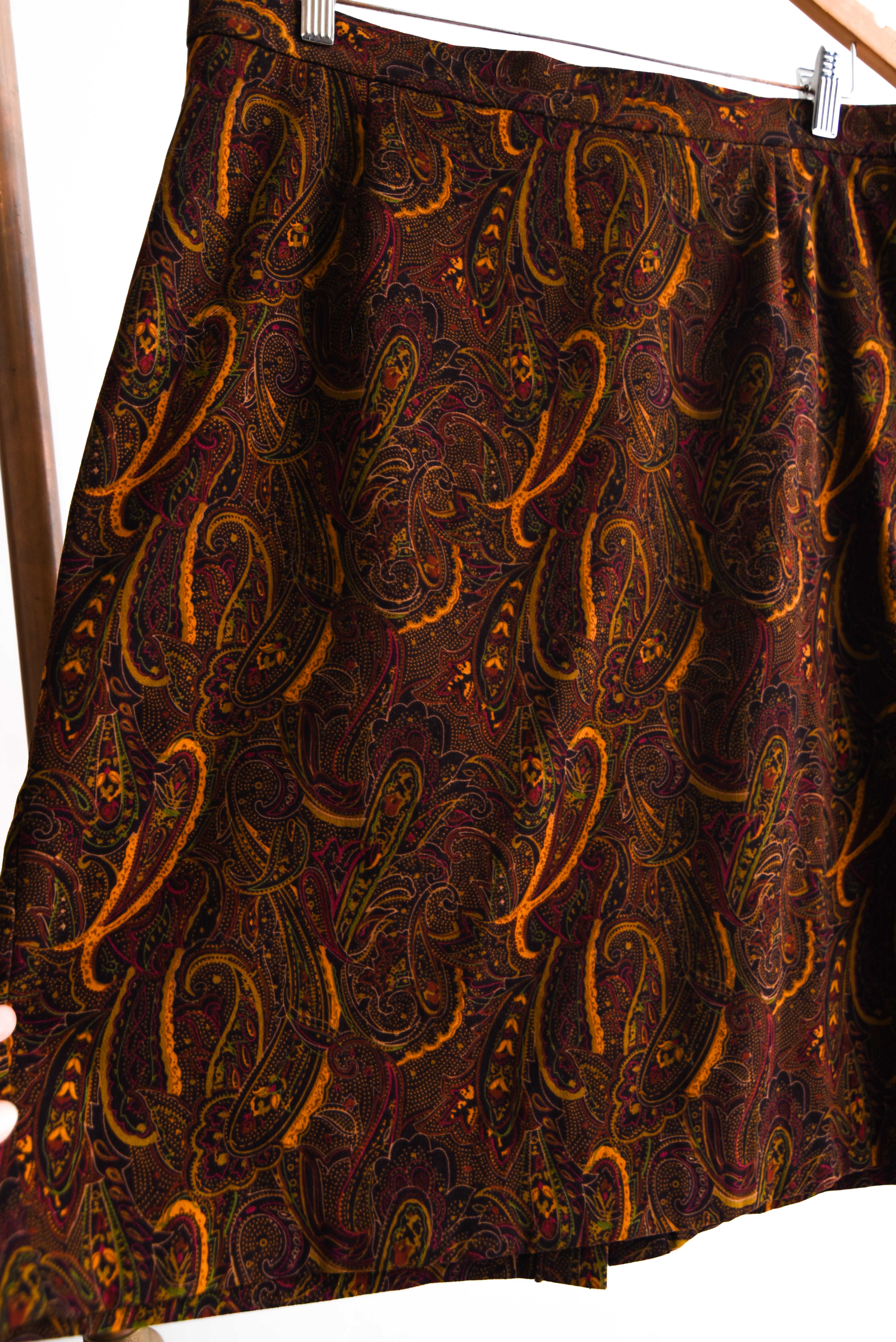 Falda café print paisley vntg